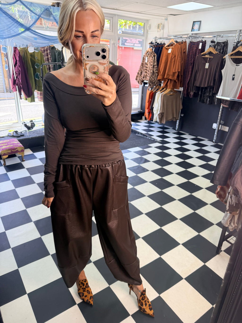 Slash Neck Basic Top Chocolate