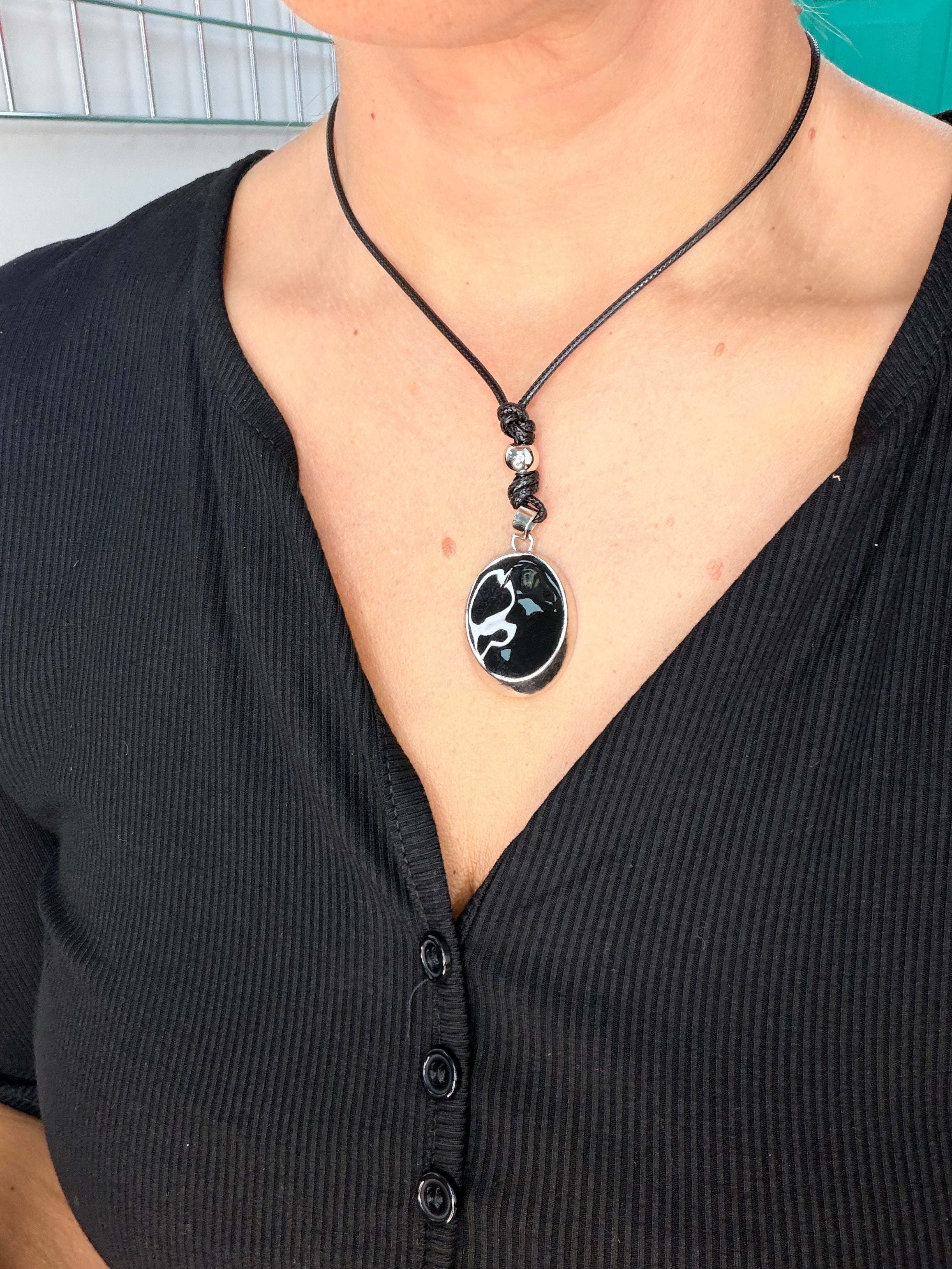 Lace Pendent Black