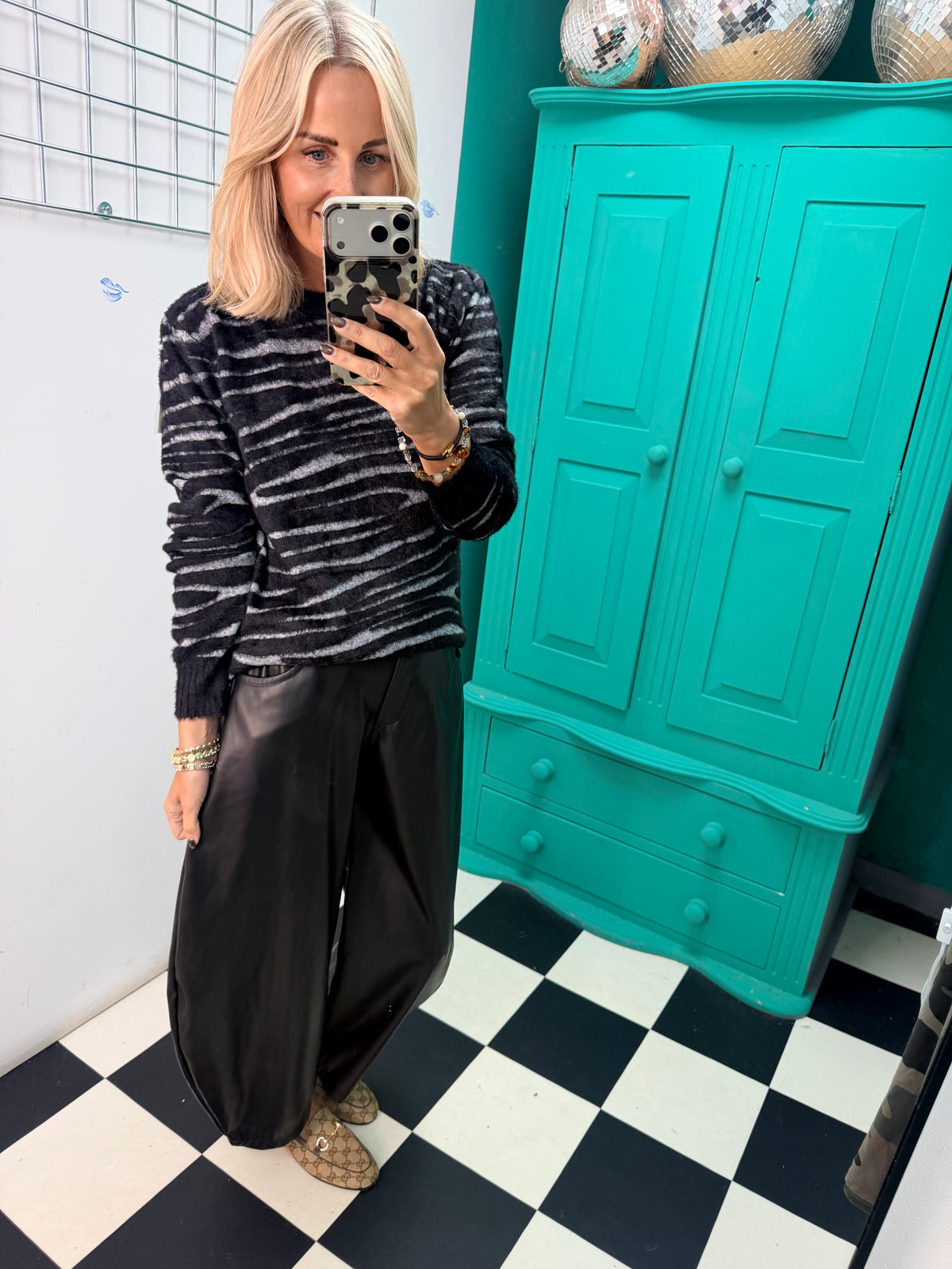 Soft touch Zebra jumper black Special buy