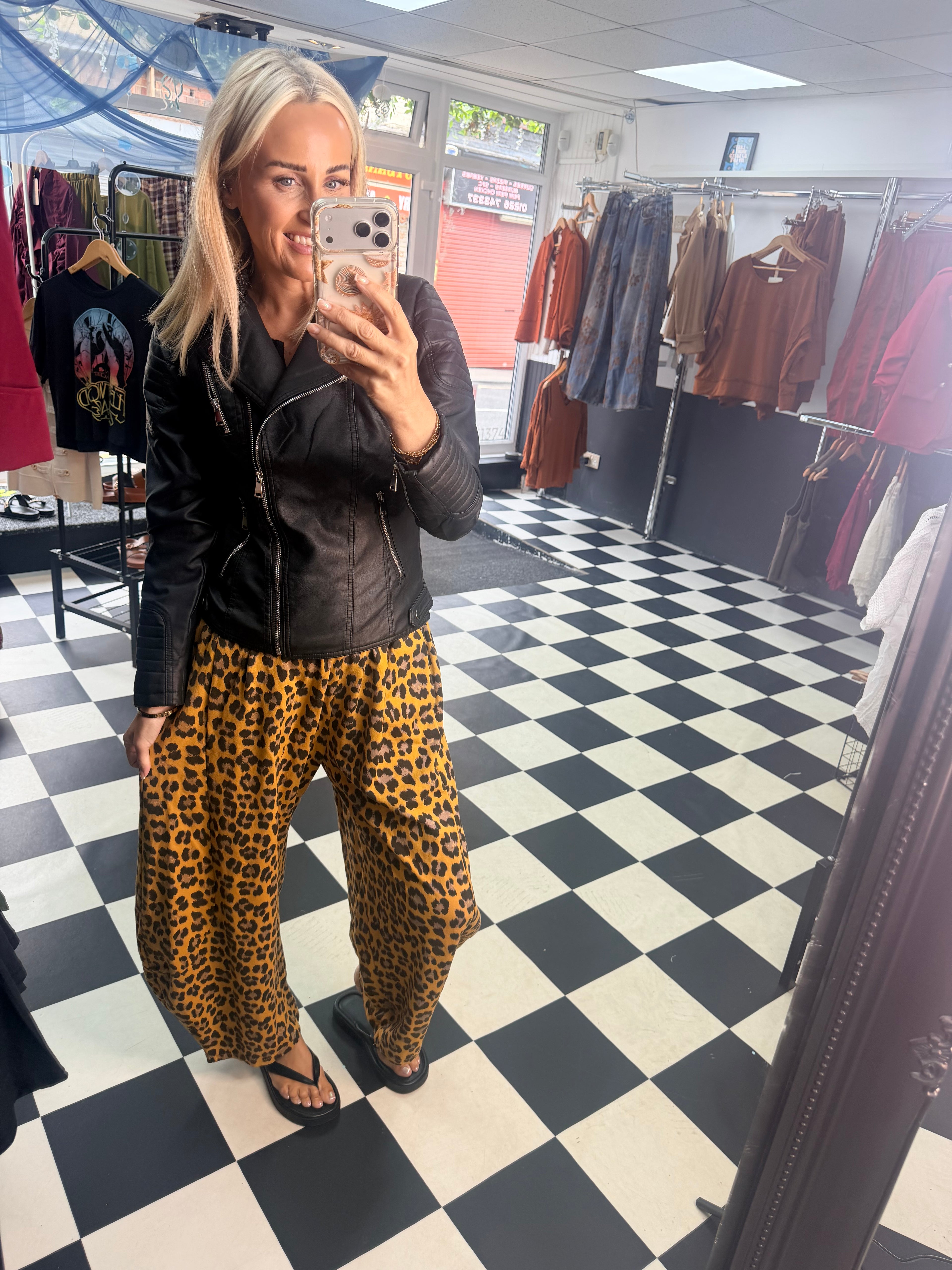 Leopard Barrel jogger Mustard