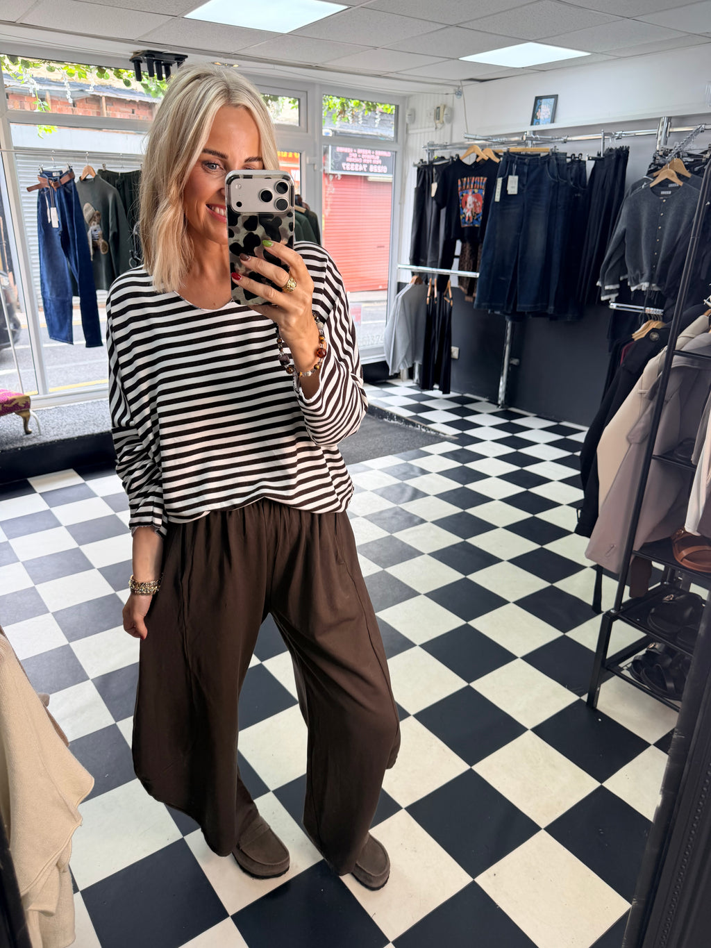 Basic Stripe - White and chocolate