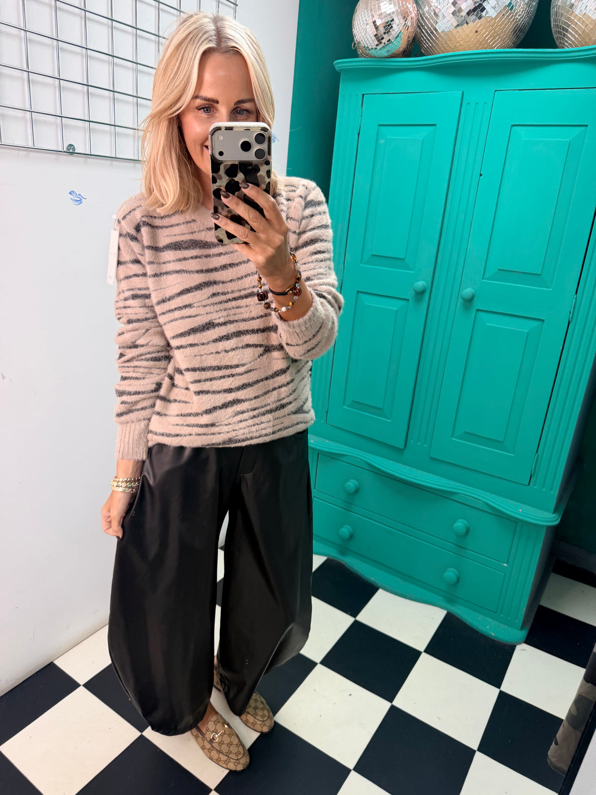 Soft touch Zebra jumper Taupe Special buy