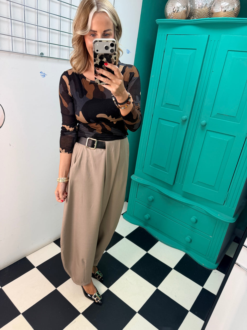 The Harper Half Belt Barrel Trousers Taupe