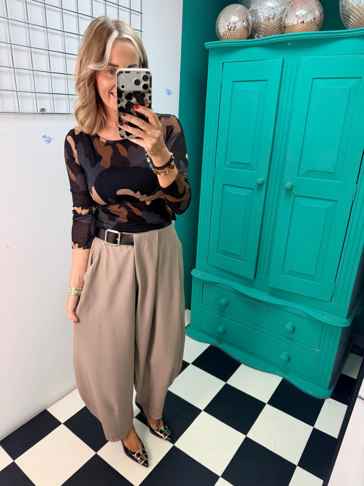 The Harper Half Belt Barrel Trousers Taupe