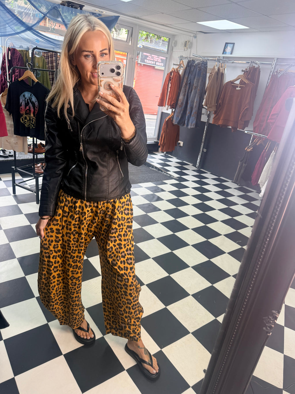 Leopard Barrel jogger Mustard