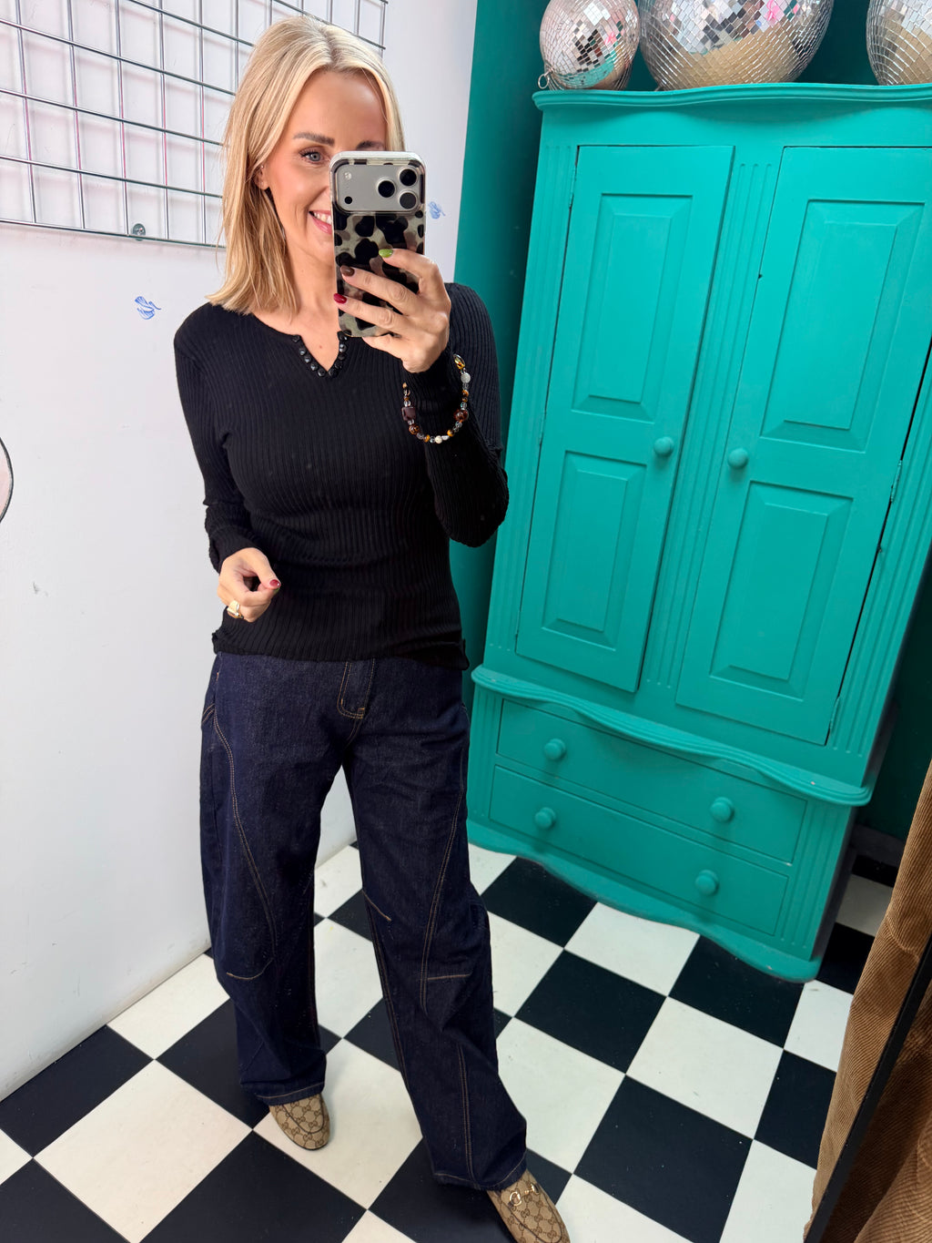 Ribbed Button V Top Black