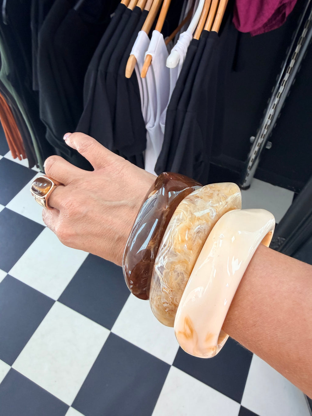 Wavy Bangle Cream