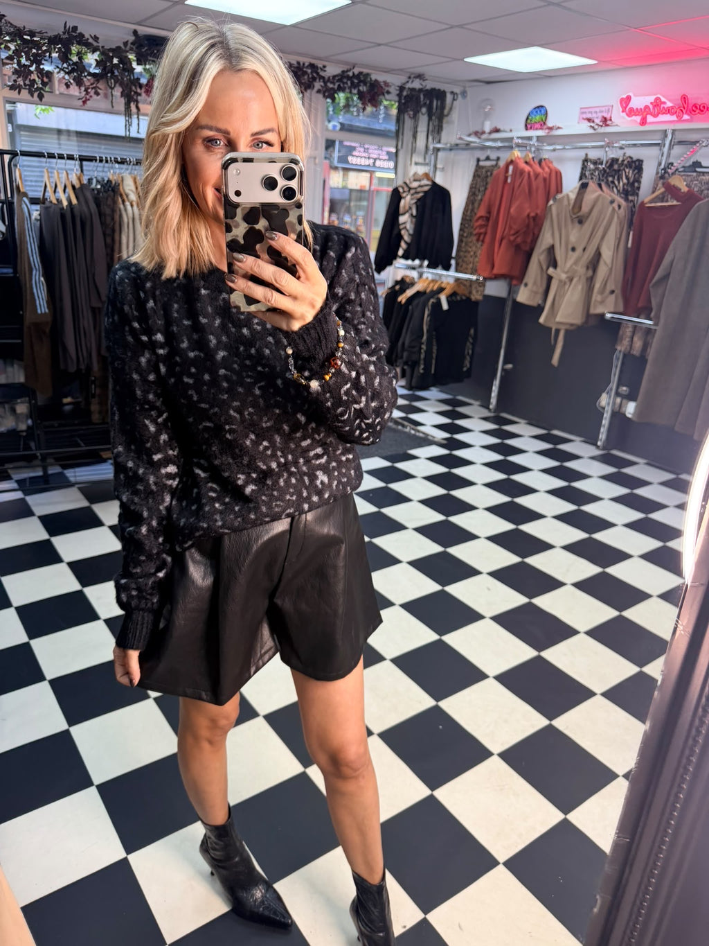 Amara animal print jumper - Black