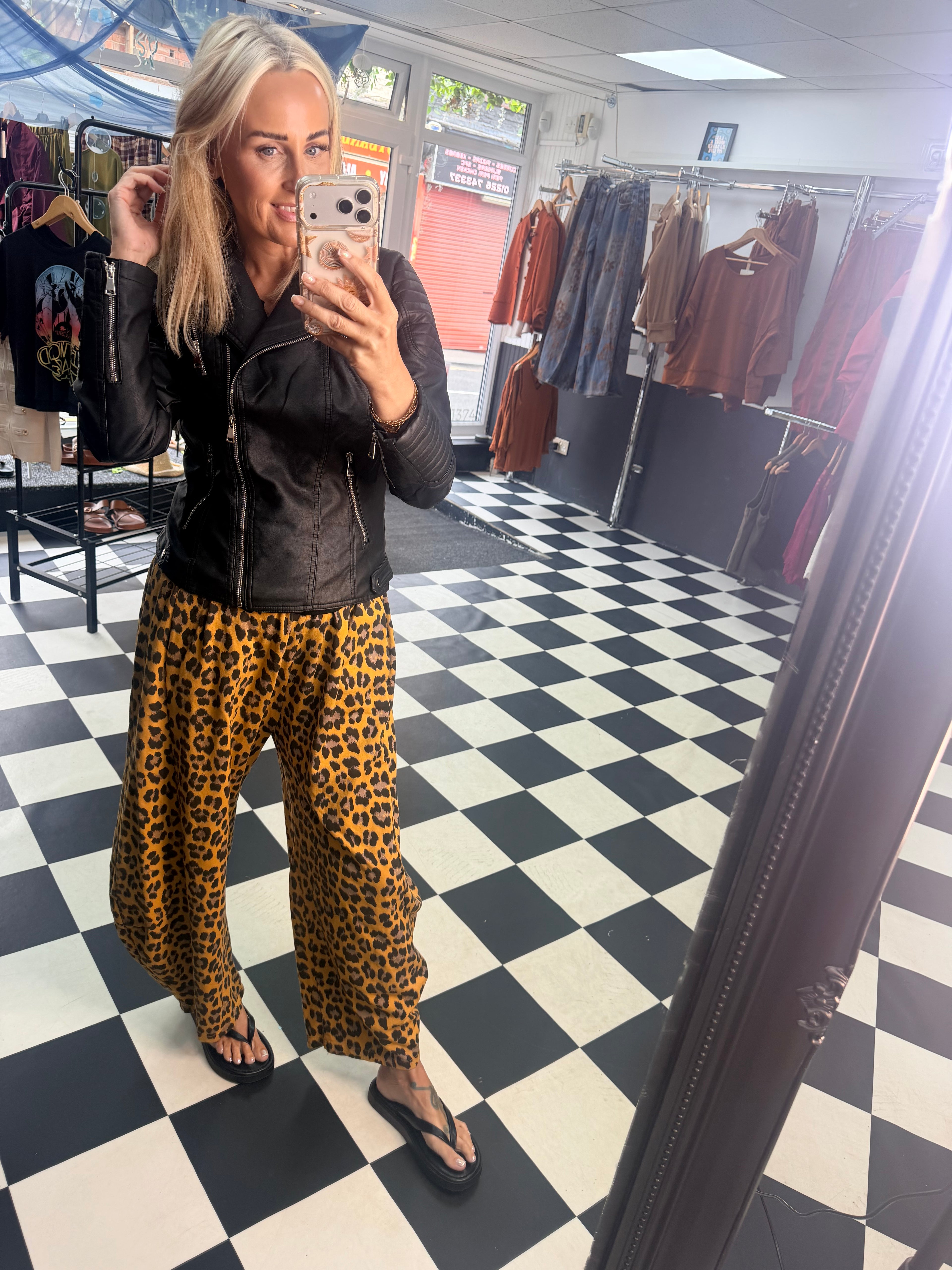 Leopard Barrel jogger Mustard