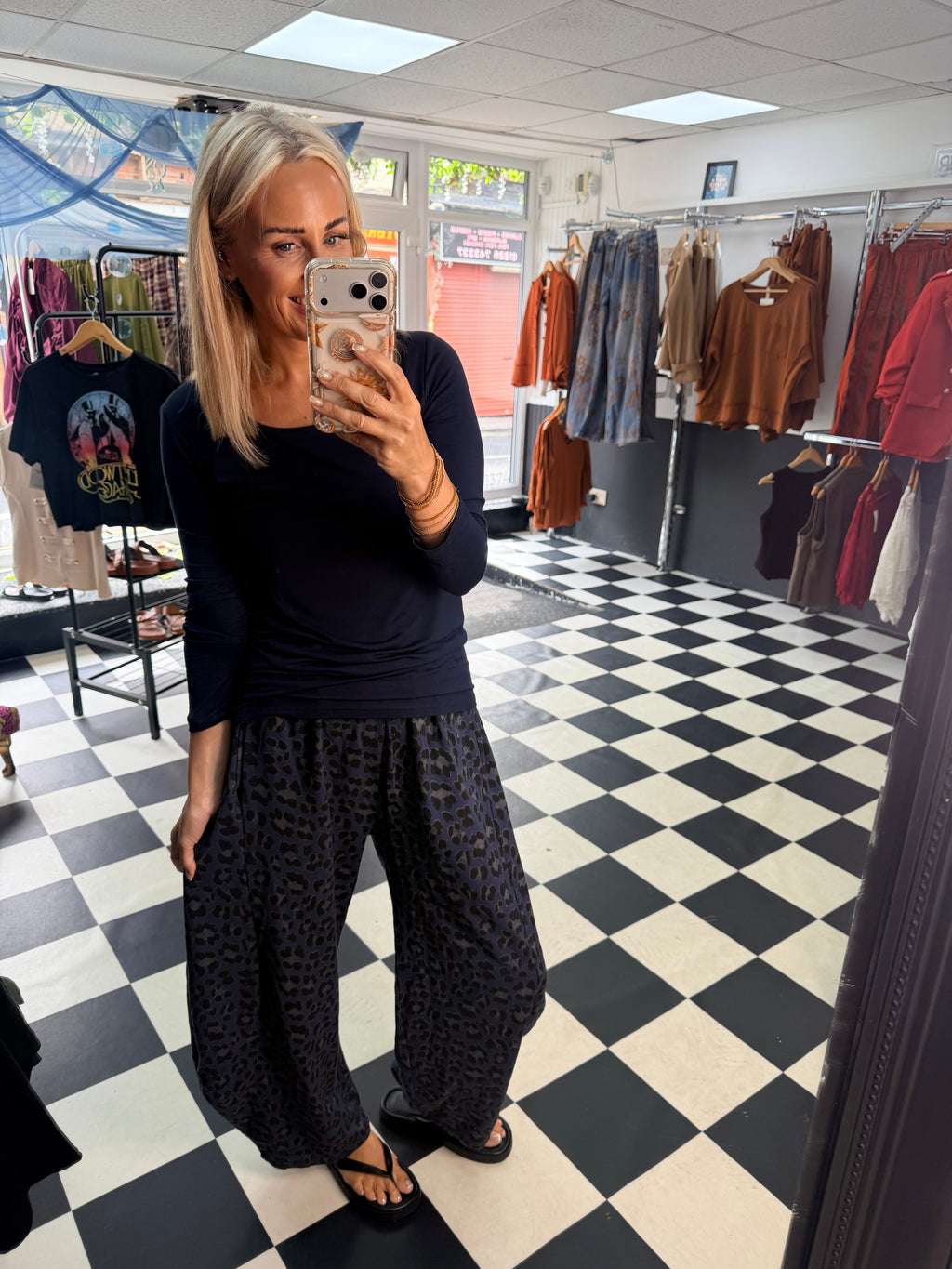 Leopard Barrel jogger Navy