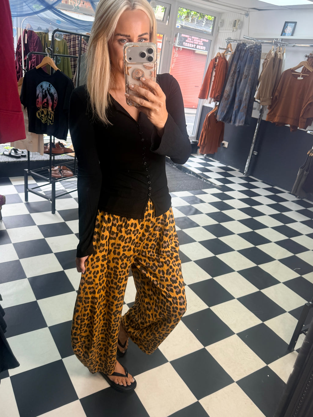Leopard Barrel jogger Mustard