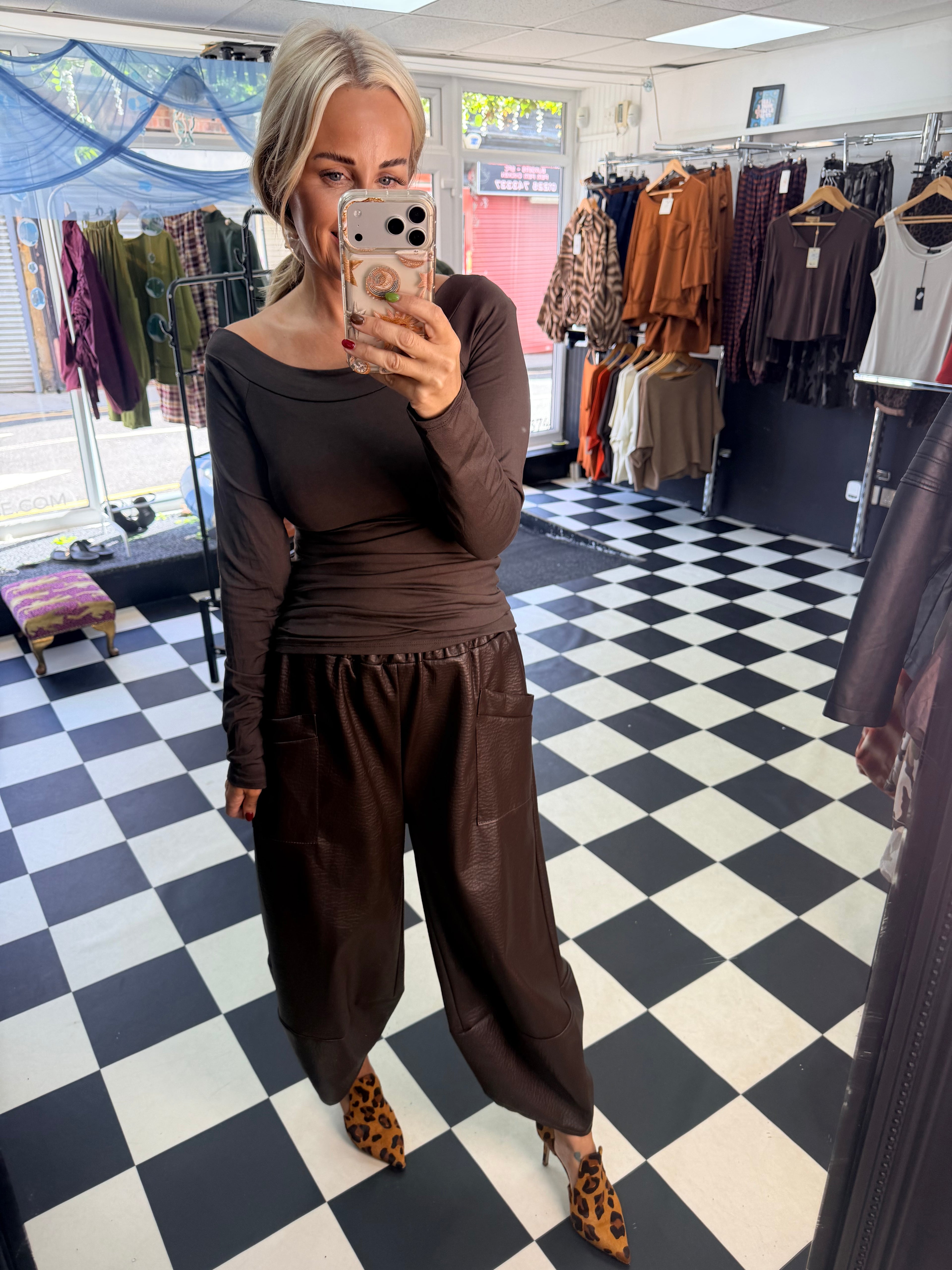 Slash Neck Basic Top Chocolate