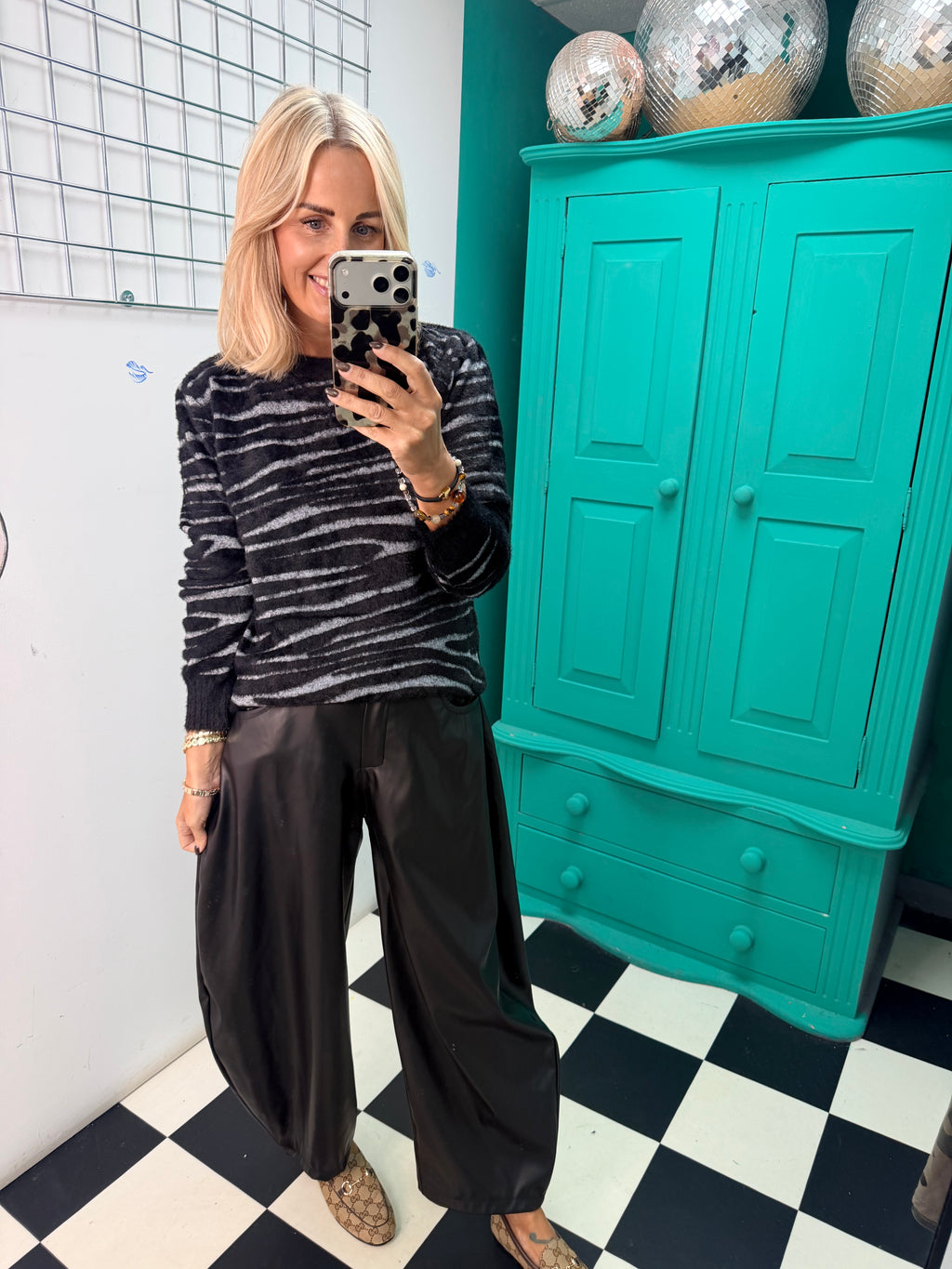 Soft touch Zebra jumper black Special buy