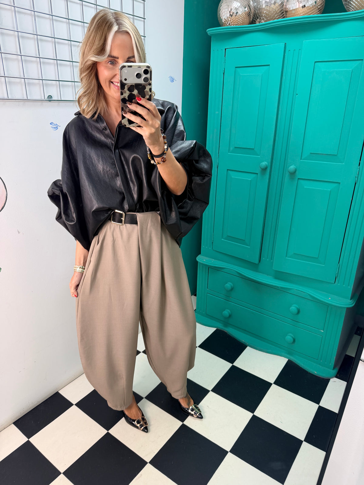 The Harper Half Belt Barrel Trousers Taupe