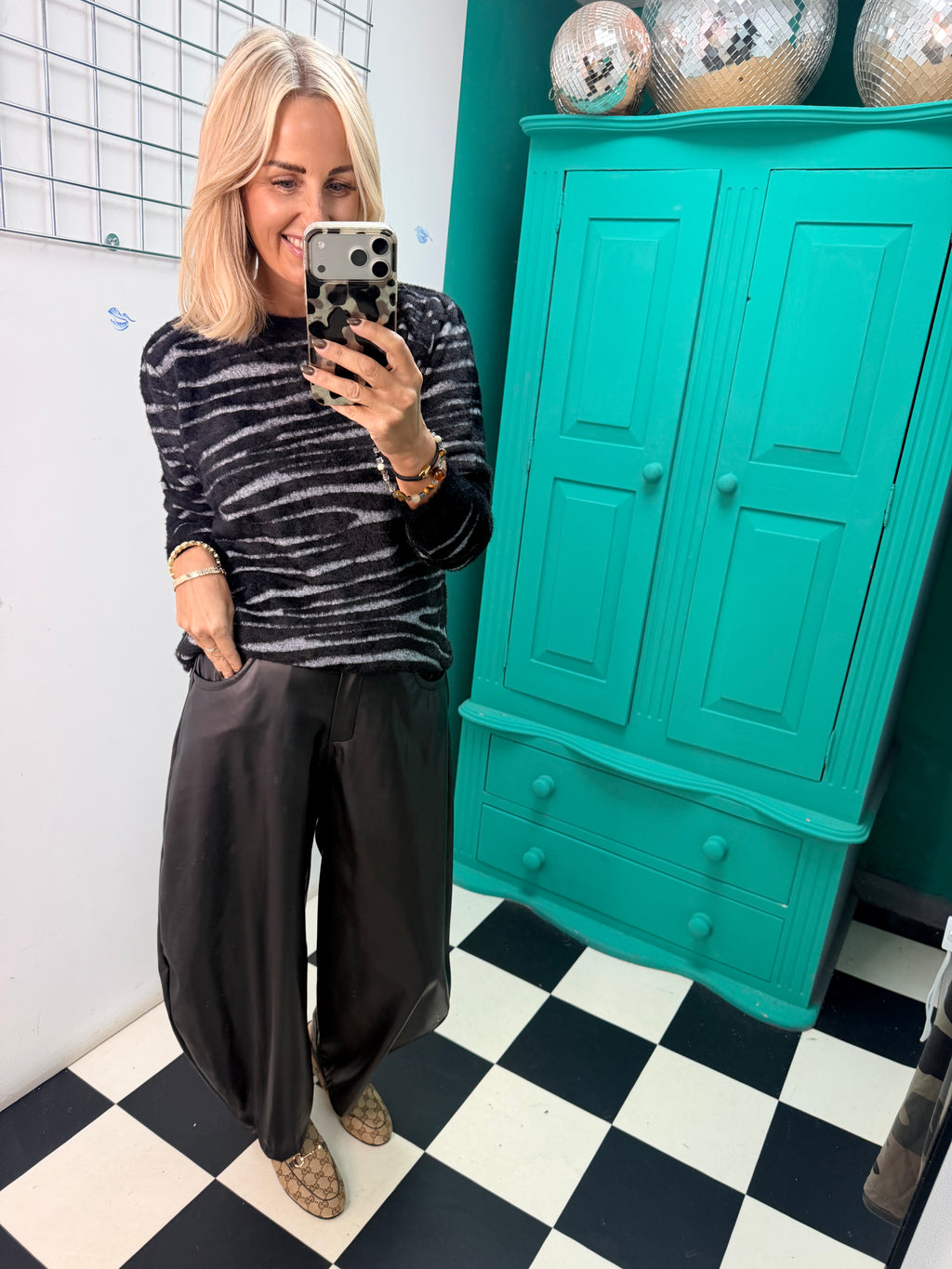 Soft touch Zebra jumper black Special buy