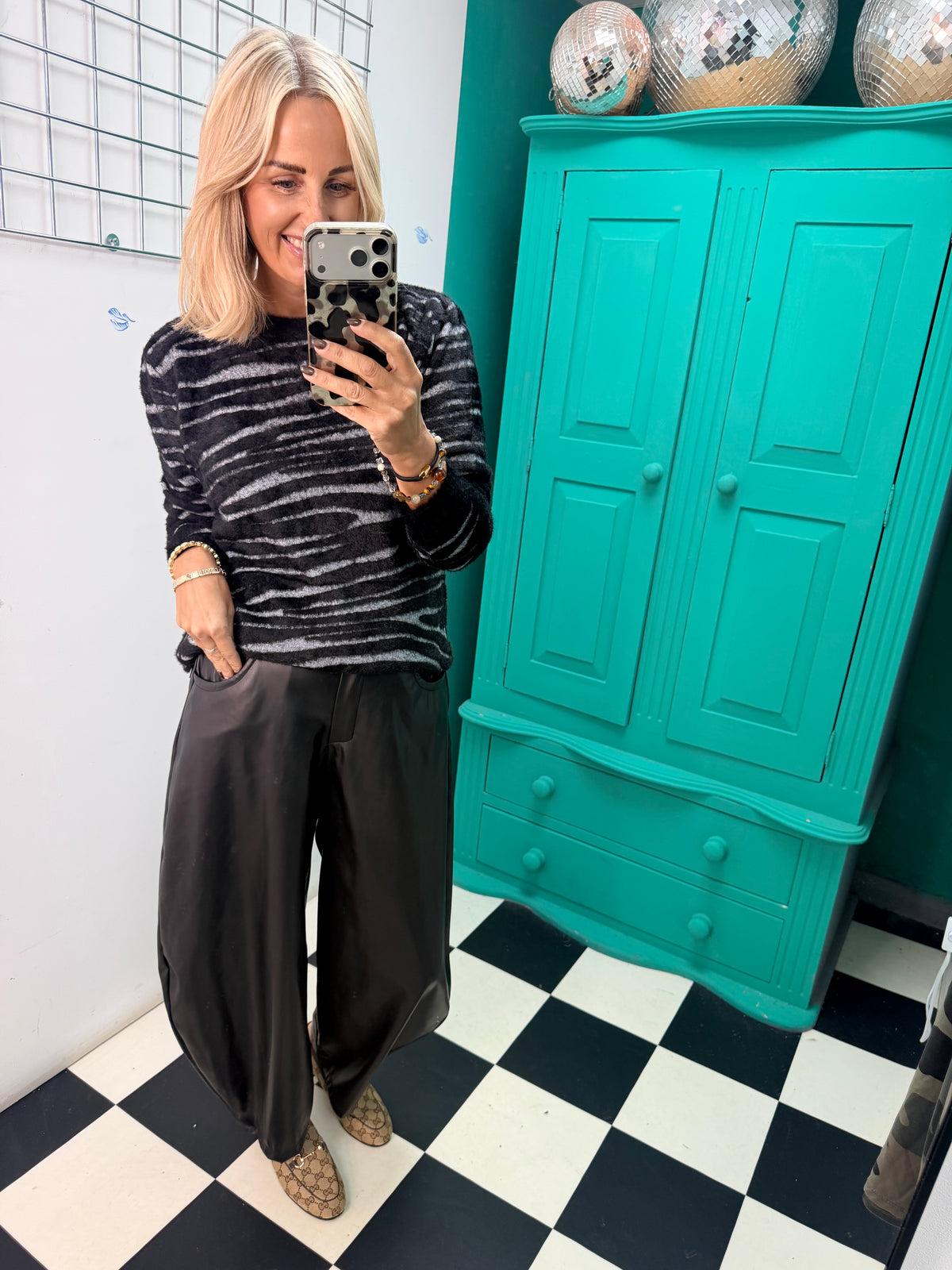 Soft touch Zebra jumper black Special buy