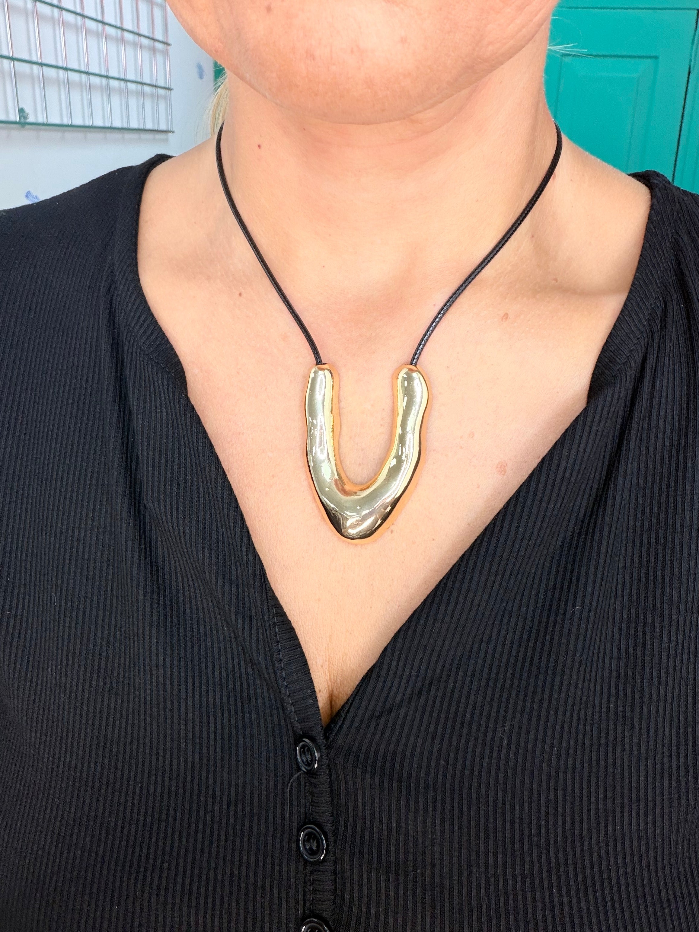 Lace Pendent V Gold
