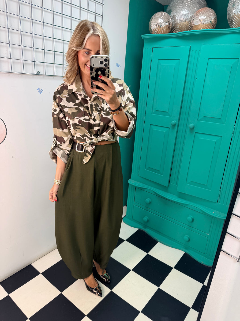 The Harper Half Belt Barrel Trousers Khaki