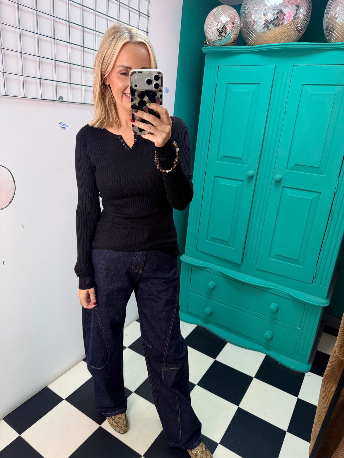 Ribbed Button V Top Black