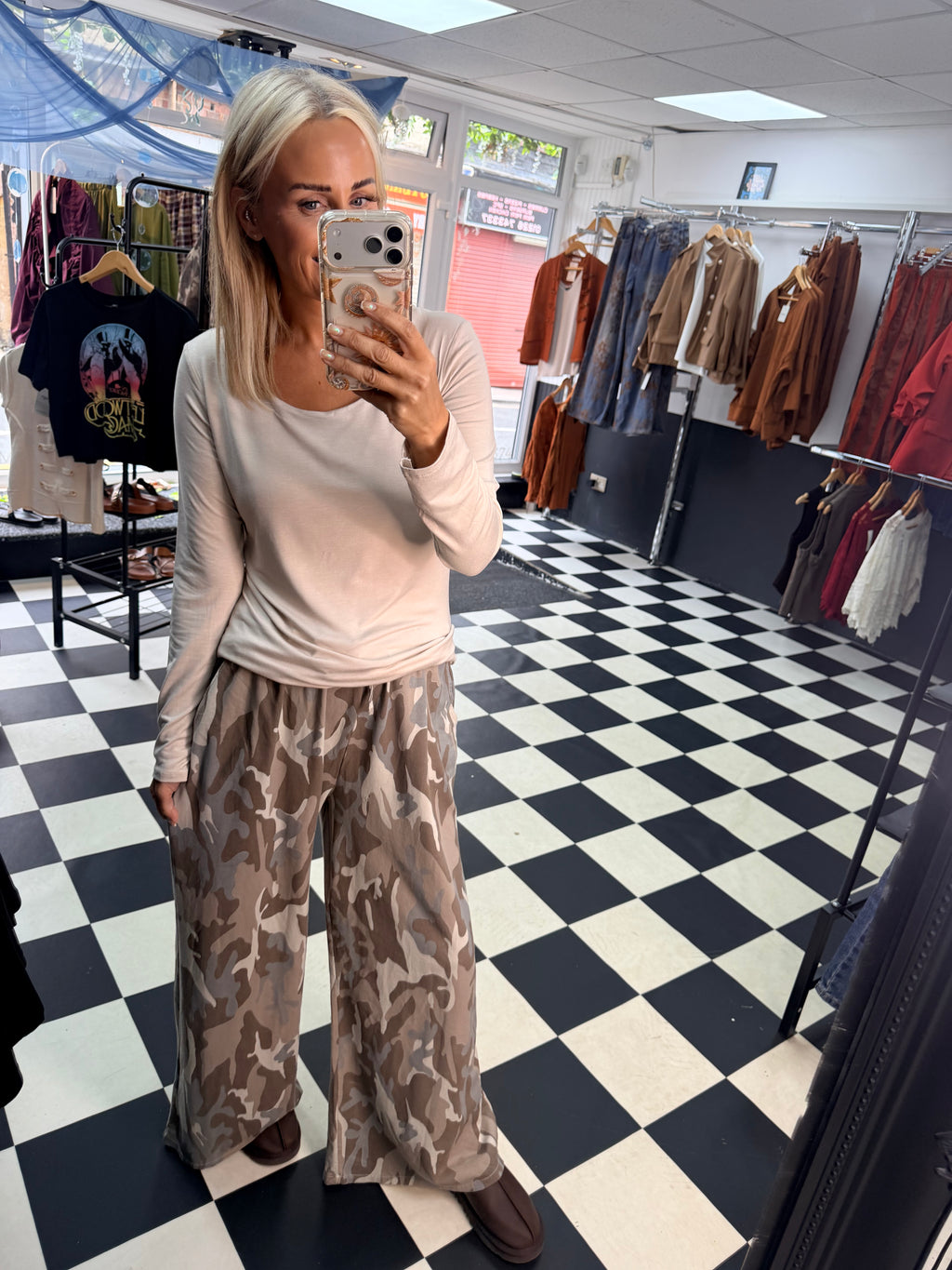 Basic Scoop Neck Basic T shirt Cream