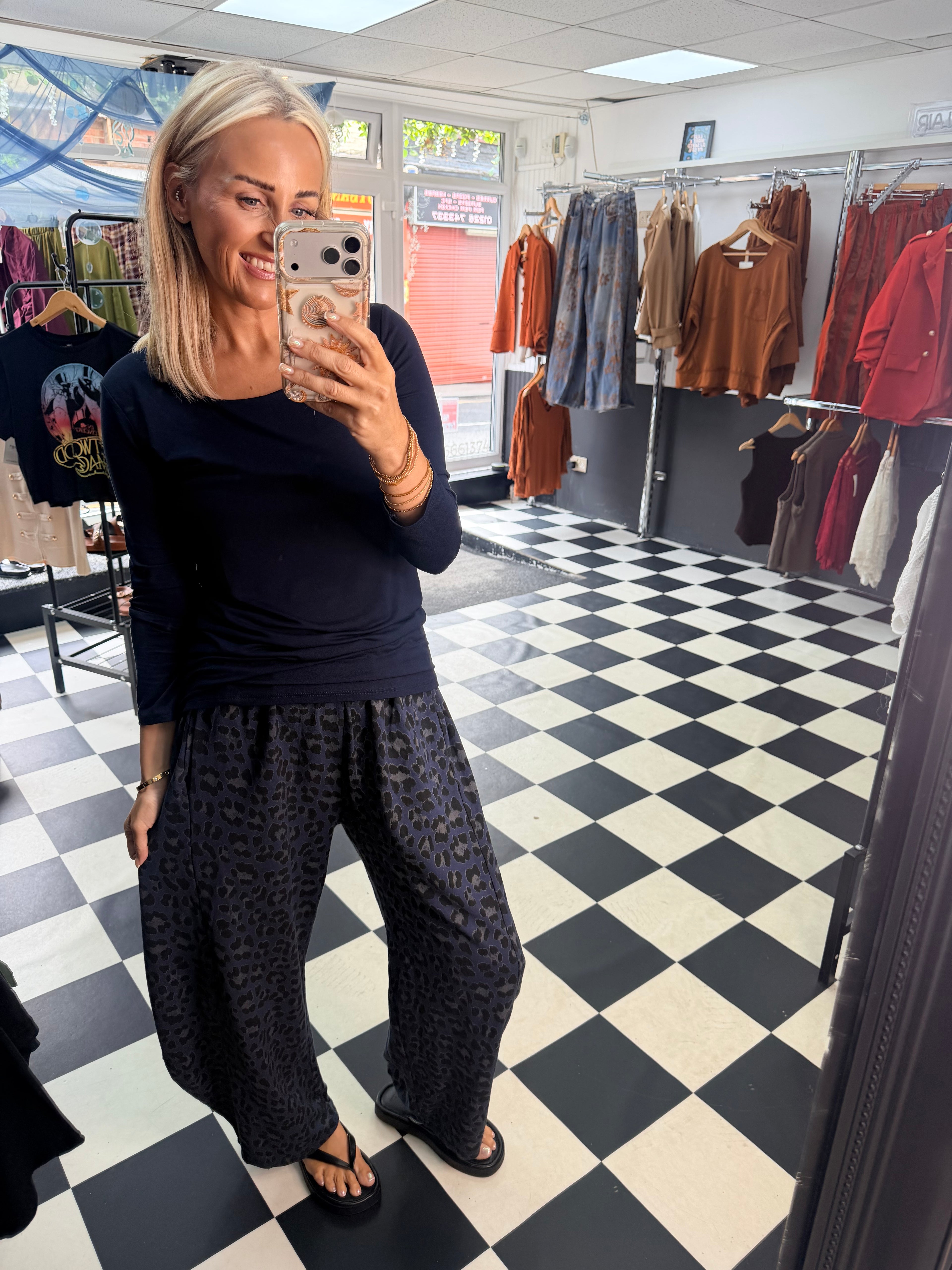 Leopard Barrel jogger Navy