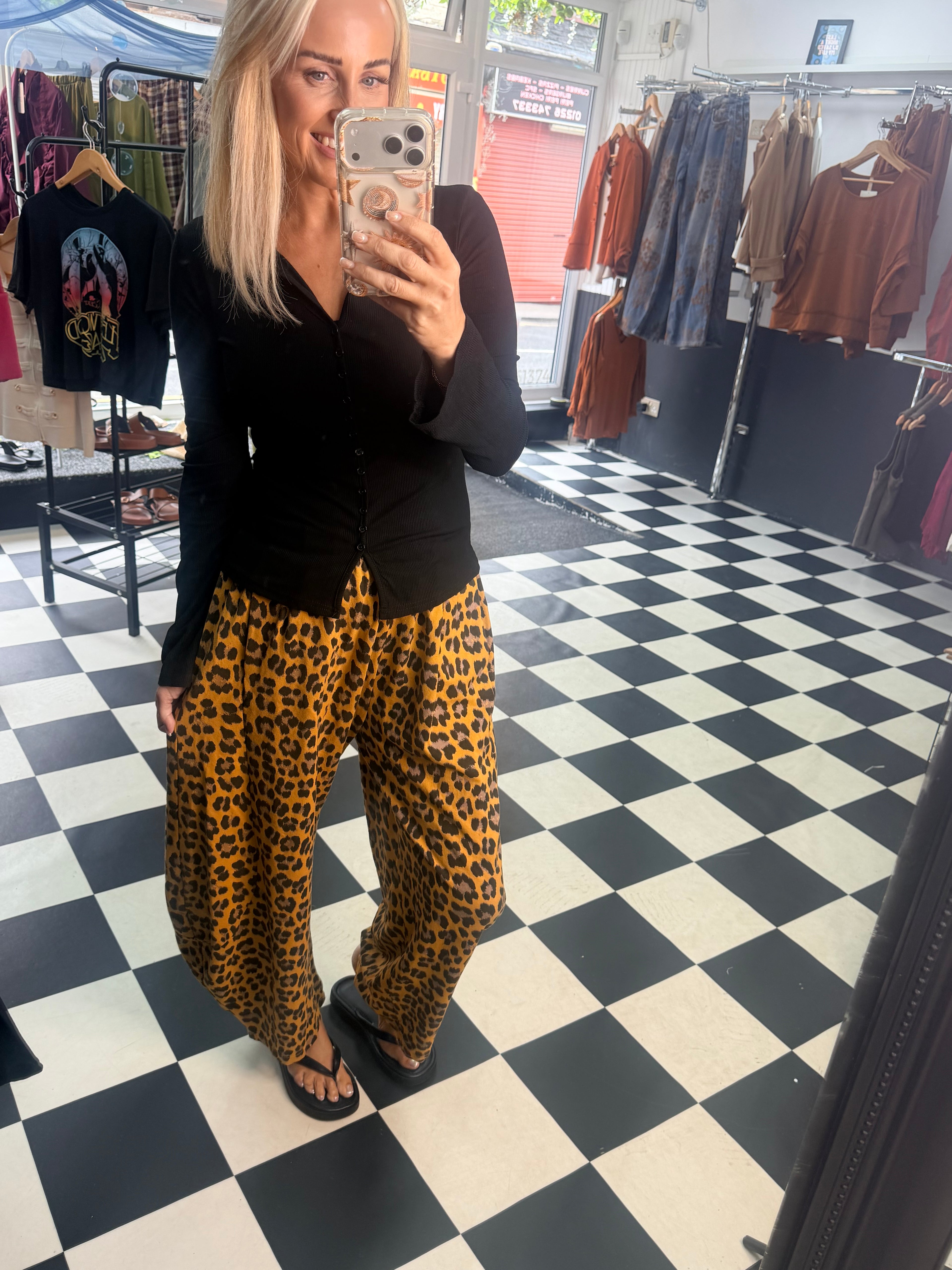 Leopard Barrel jogger Mustard
