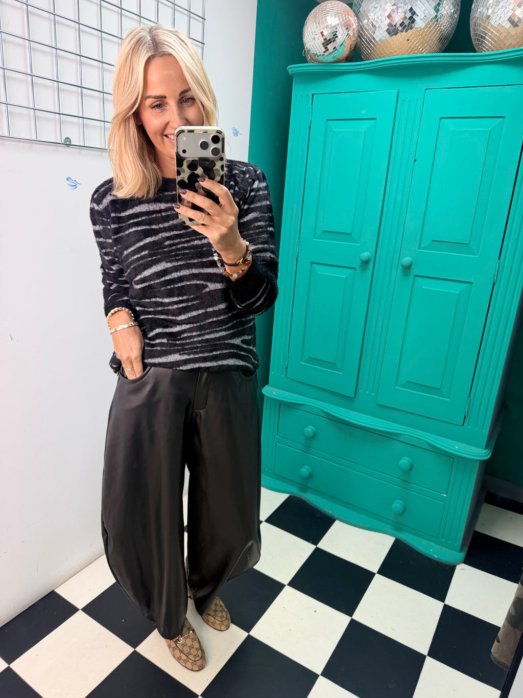 Soft touch Zebra jumper black Special buy