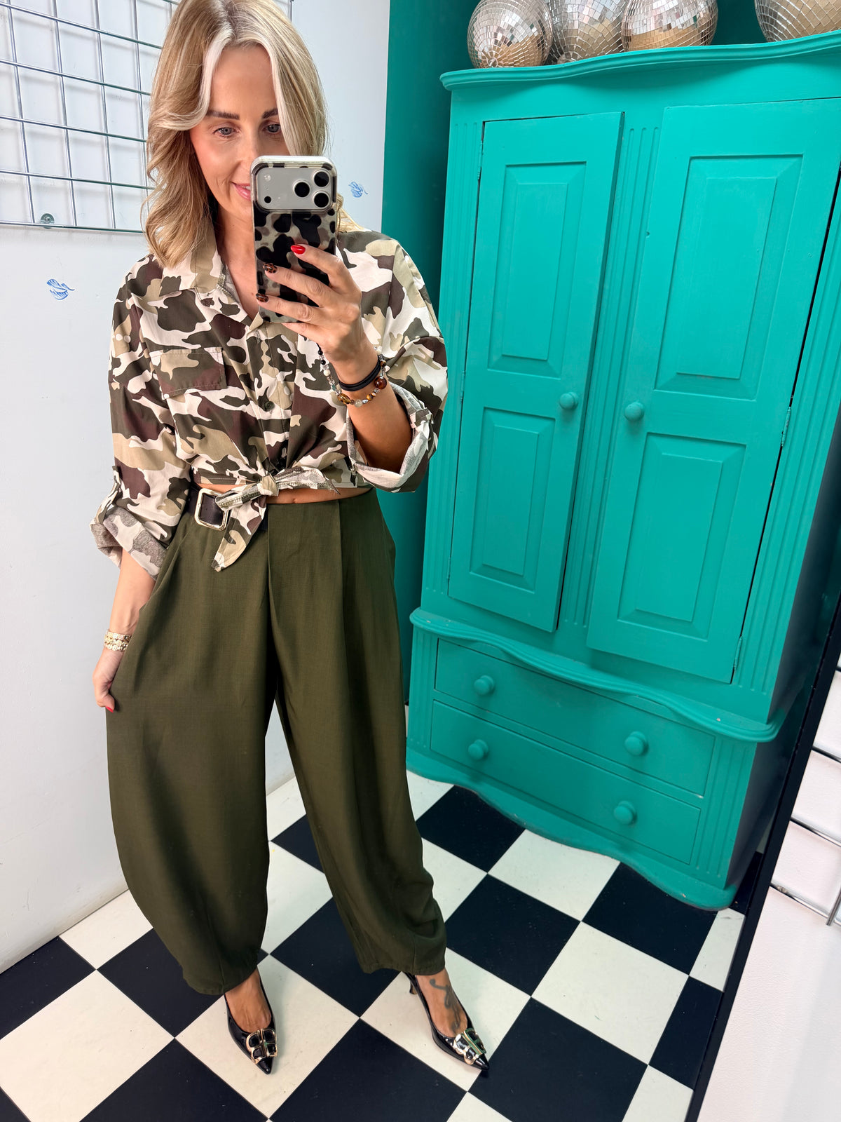 The Harper Half Belt Barrel Trousers Khaki