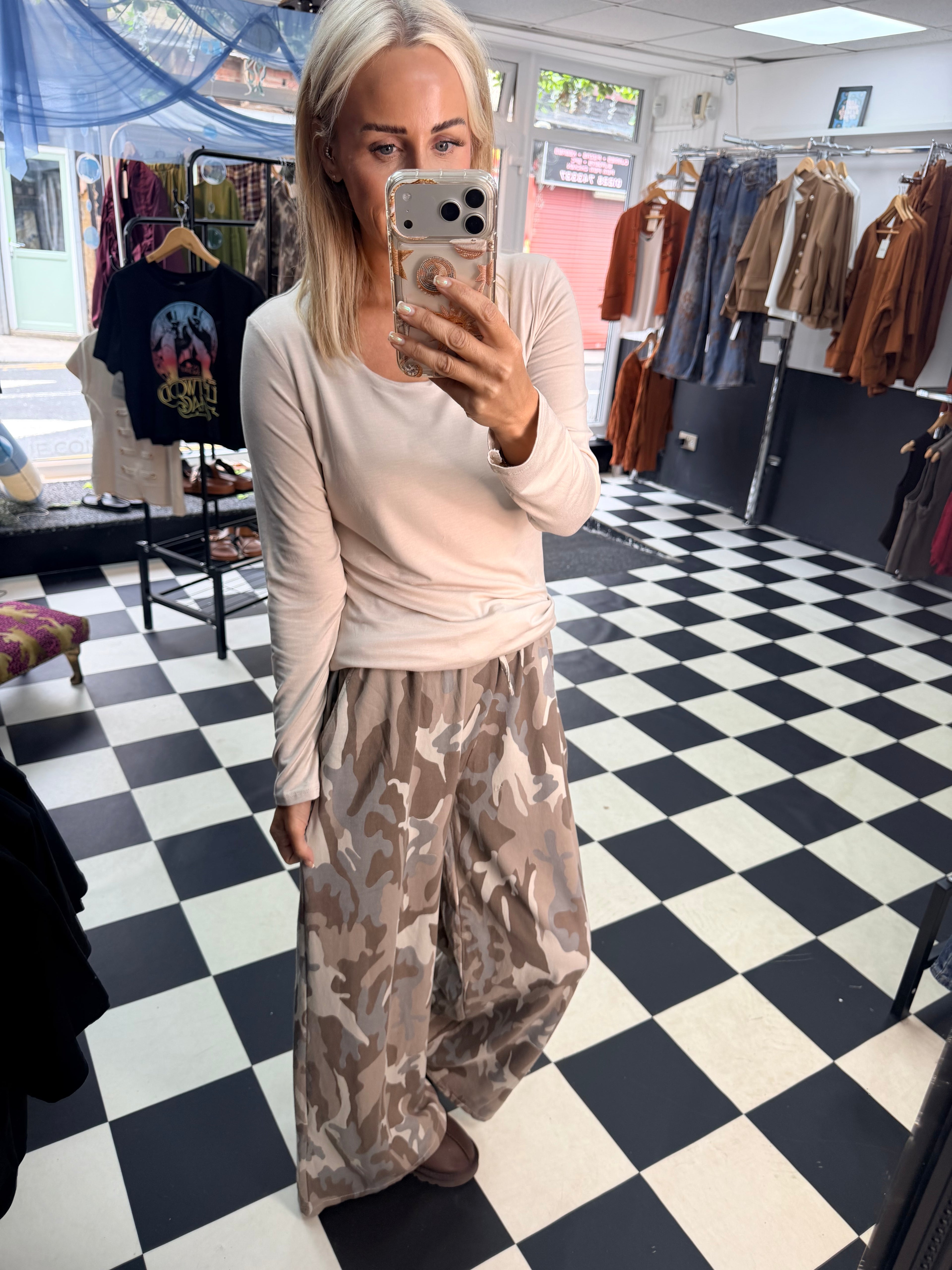 Basic Scoop Neck Basic T shirt Cream