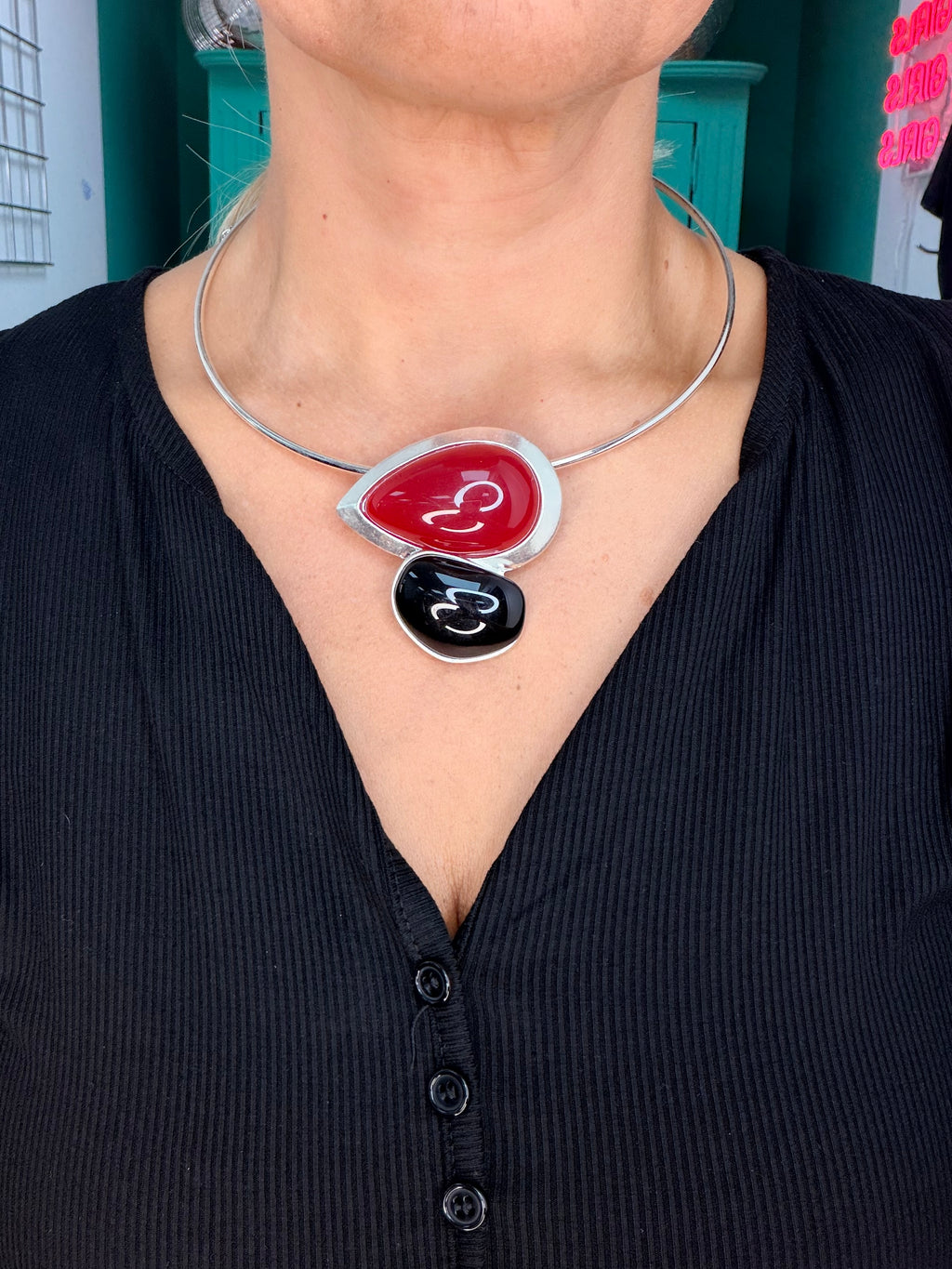 Hoop Necklace Black and Wine