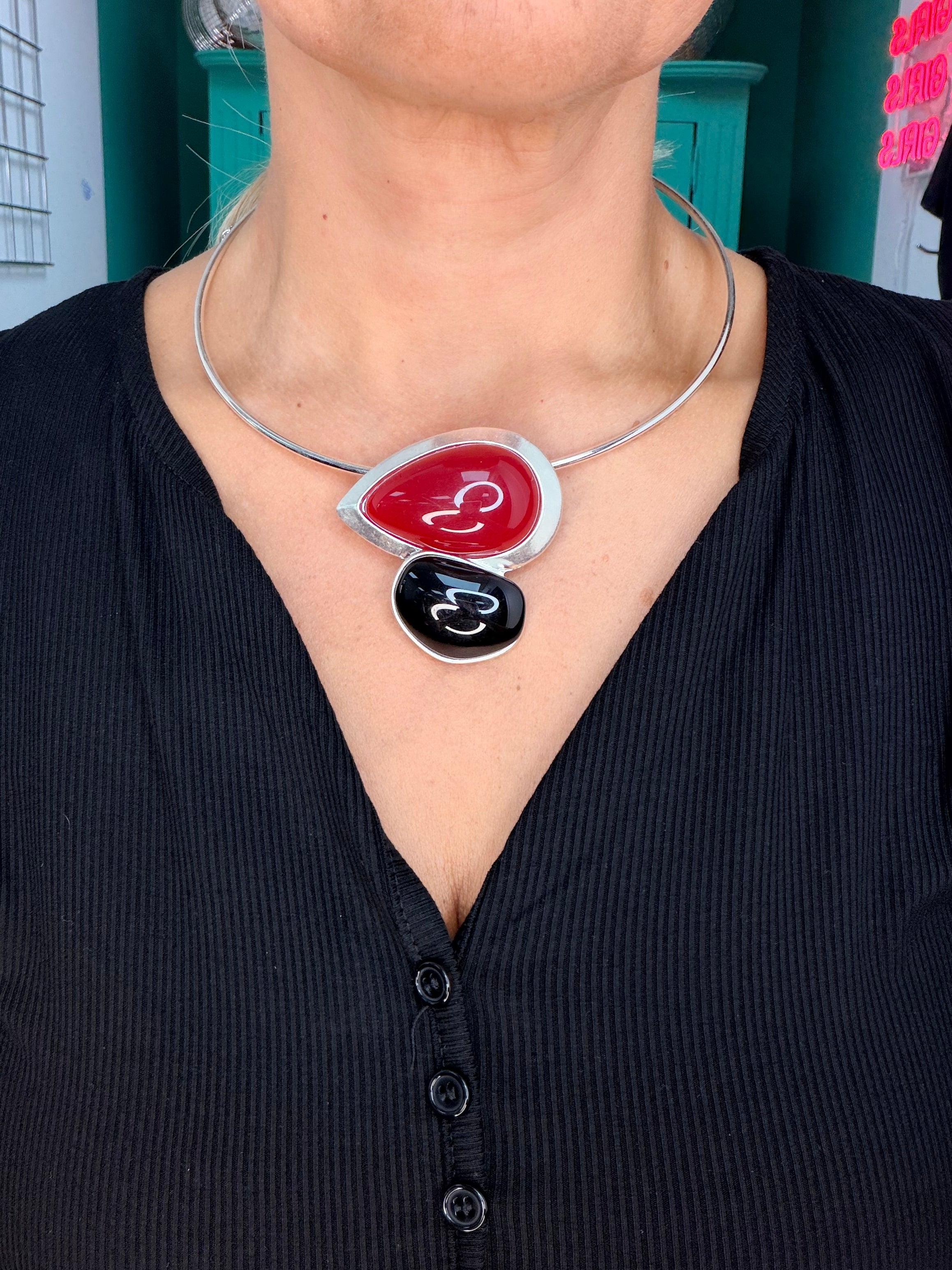 Hoop Necklace Black and Wine