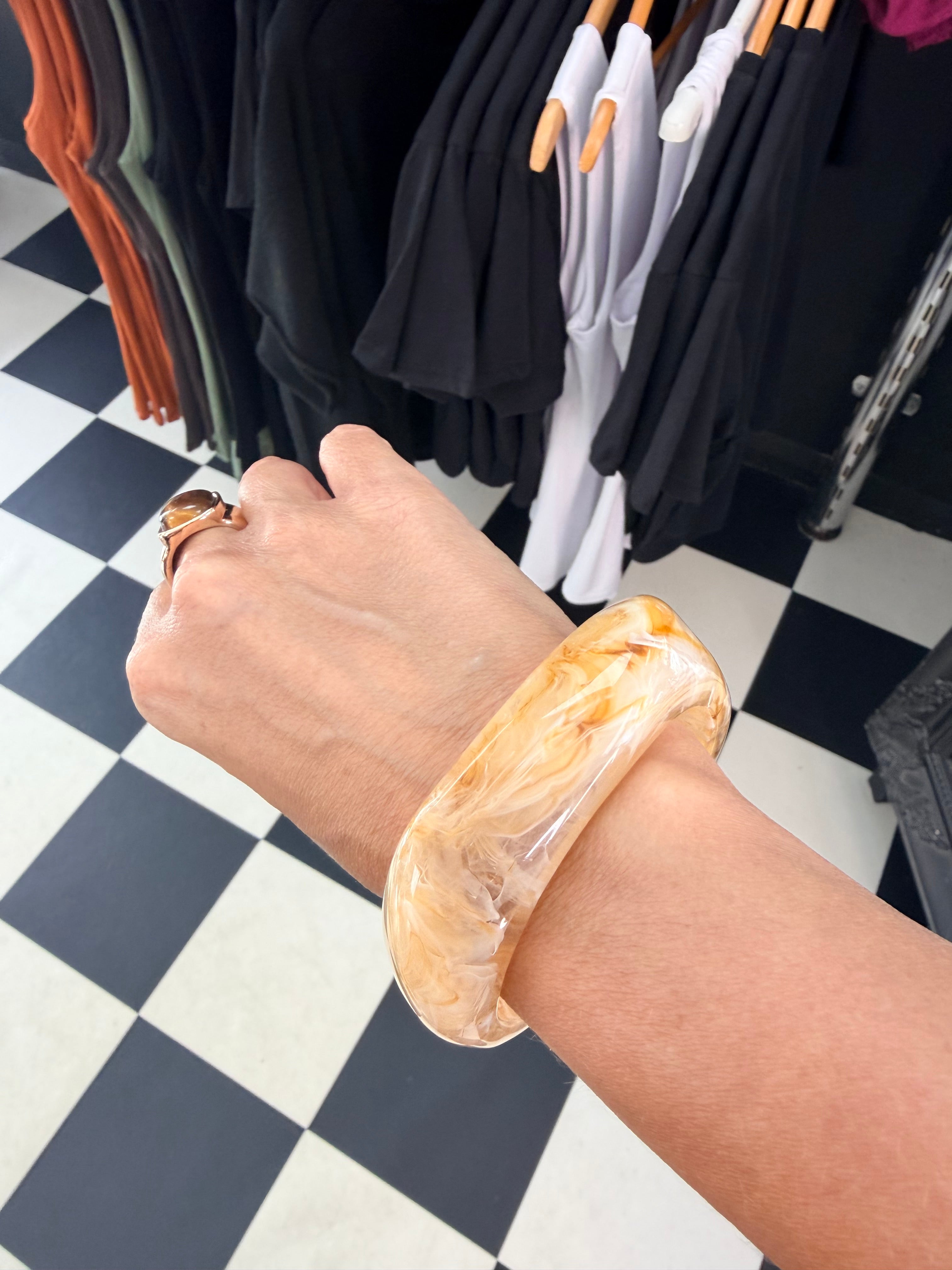 Wavy Bangle Cream and Amber