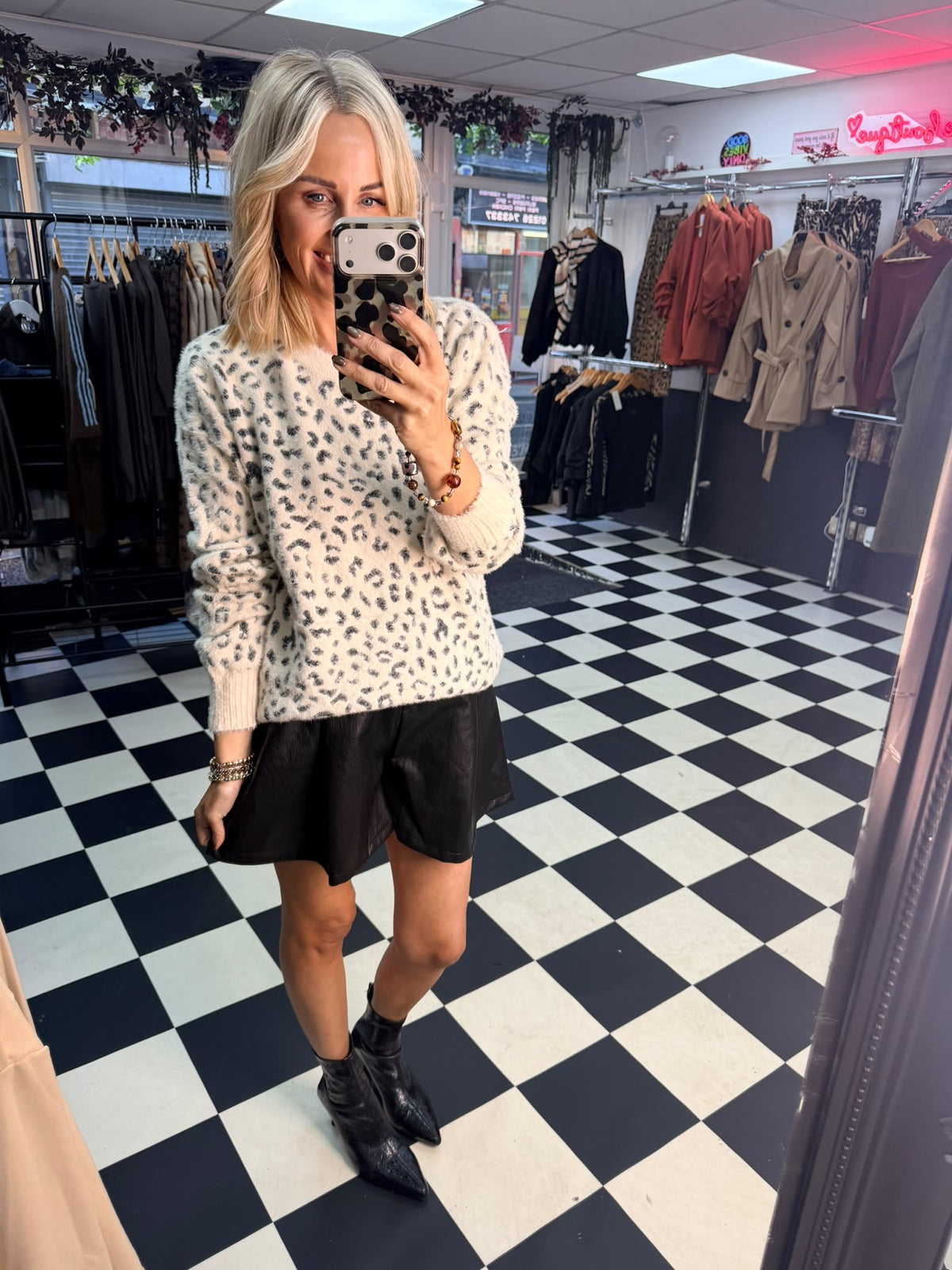 Amara animal print jumper - Cream