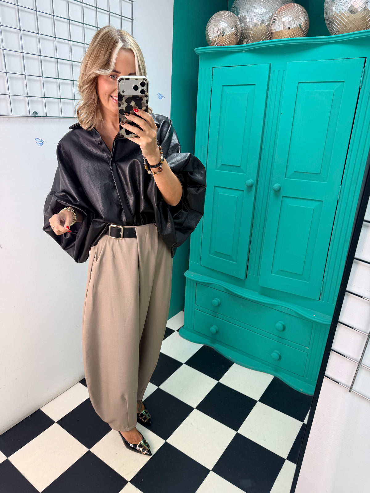 The Harper Half Belt Barrel Trousers Taupe