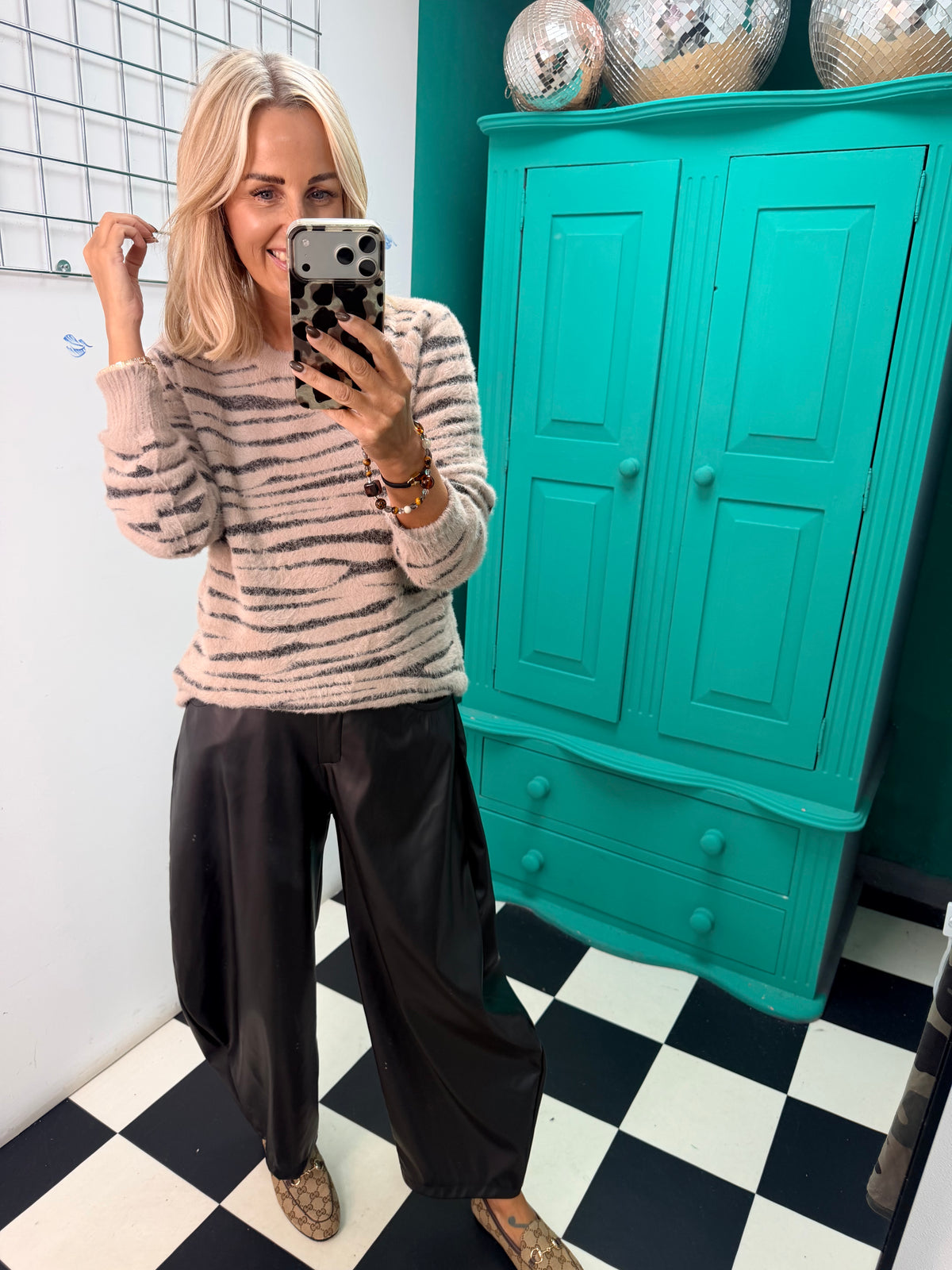 Soft touch Zebra jumper Taupe Special buy