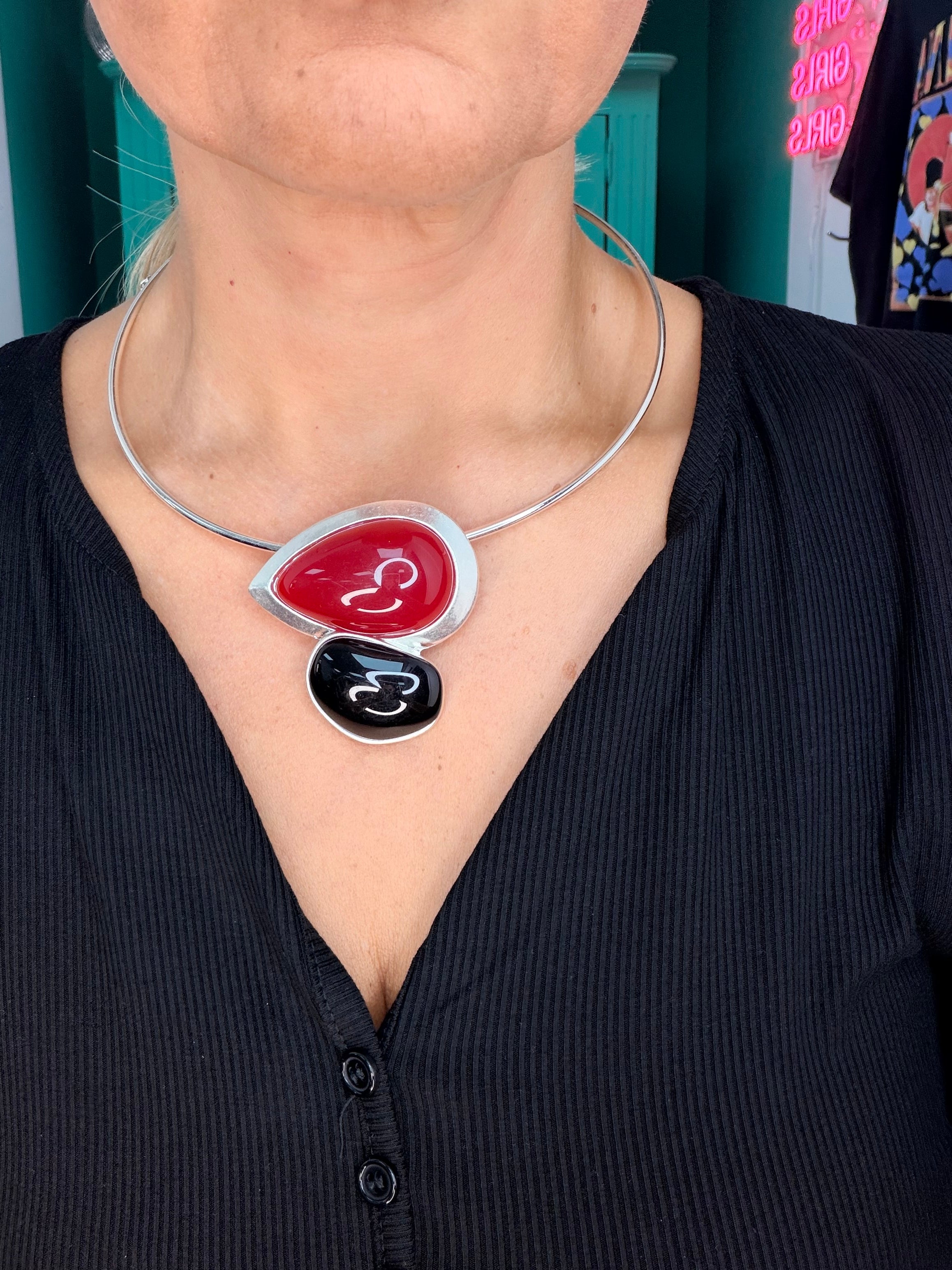 Hoop Necklace Black and Wine