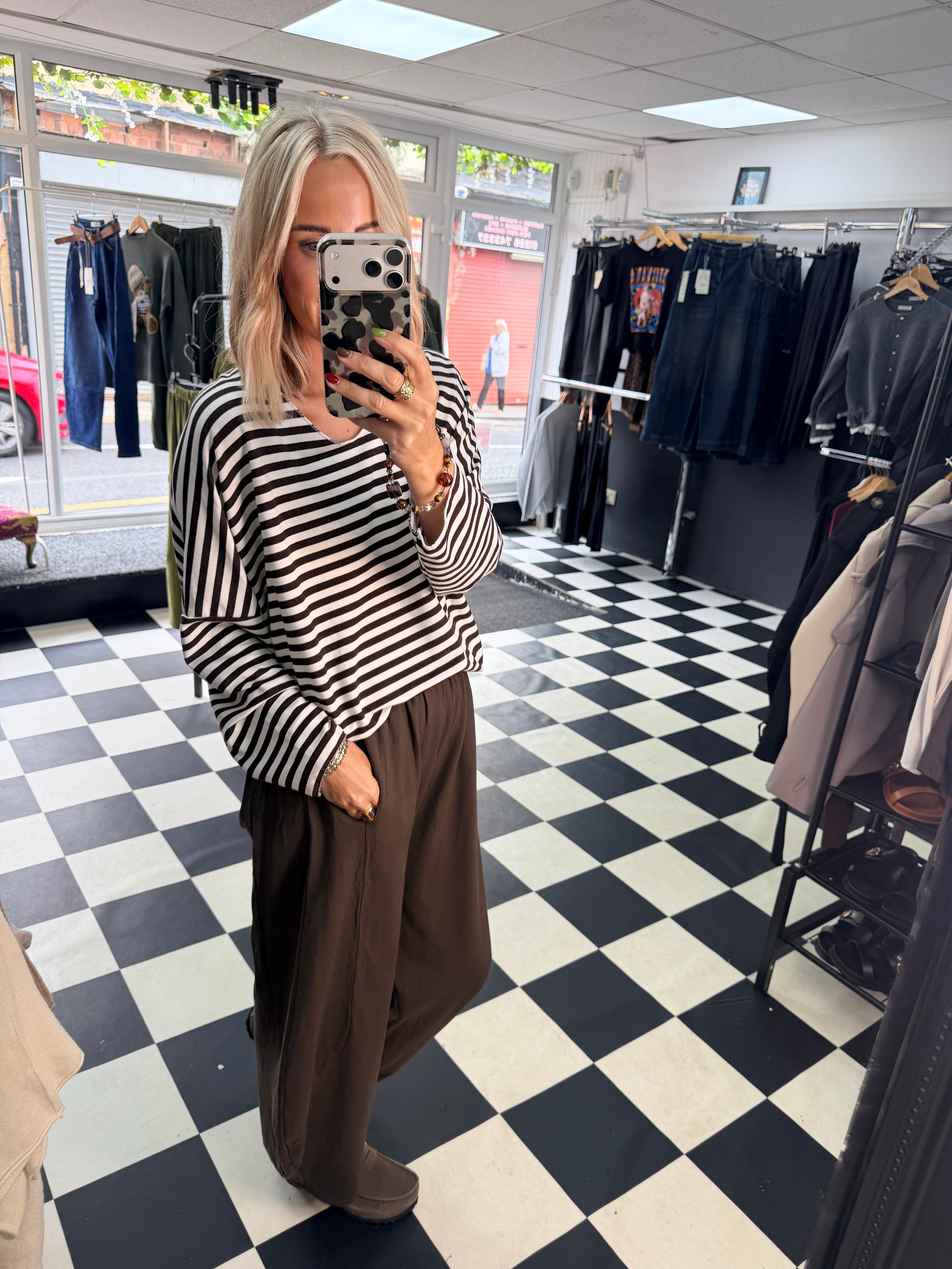 Basic Stripe - White and chocolate
