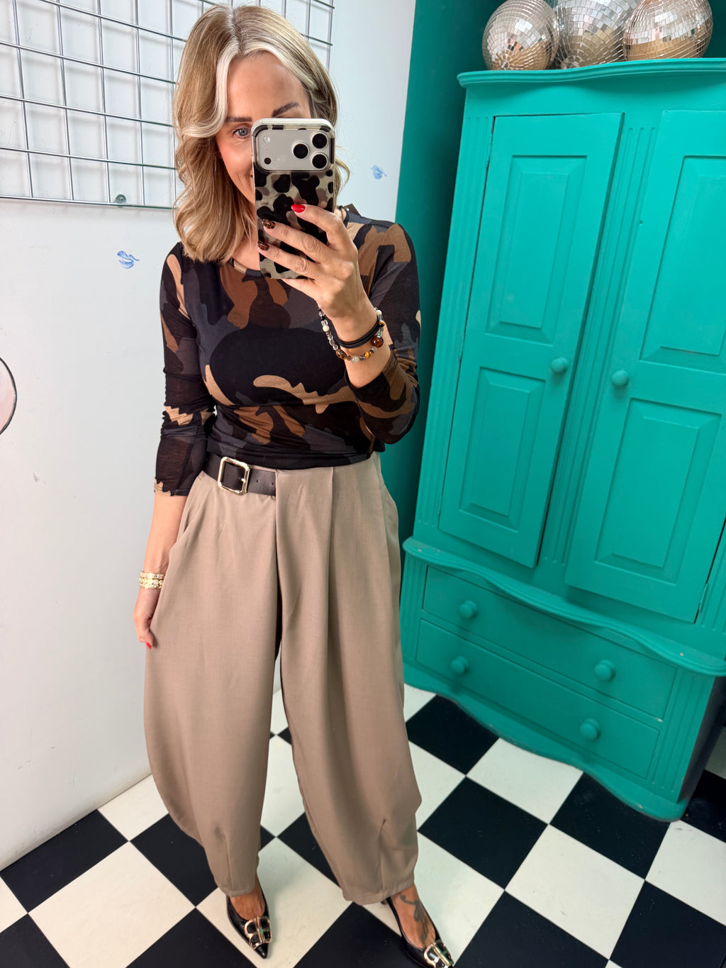 The Harper Half Belt Barrel Trousers Taupe