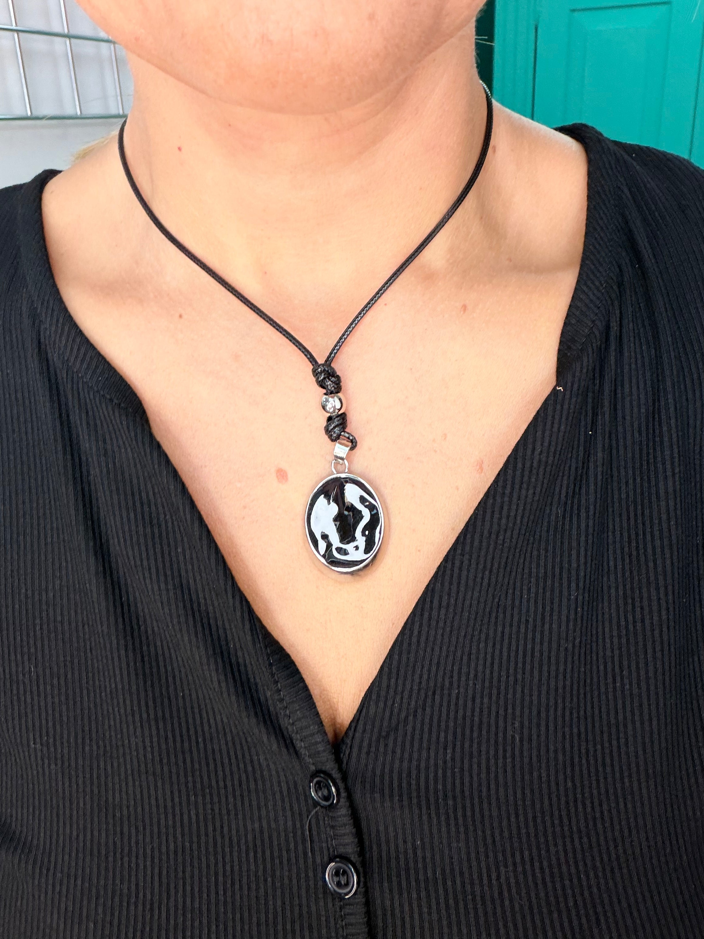 Lace Pendent Black