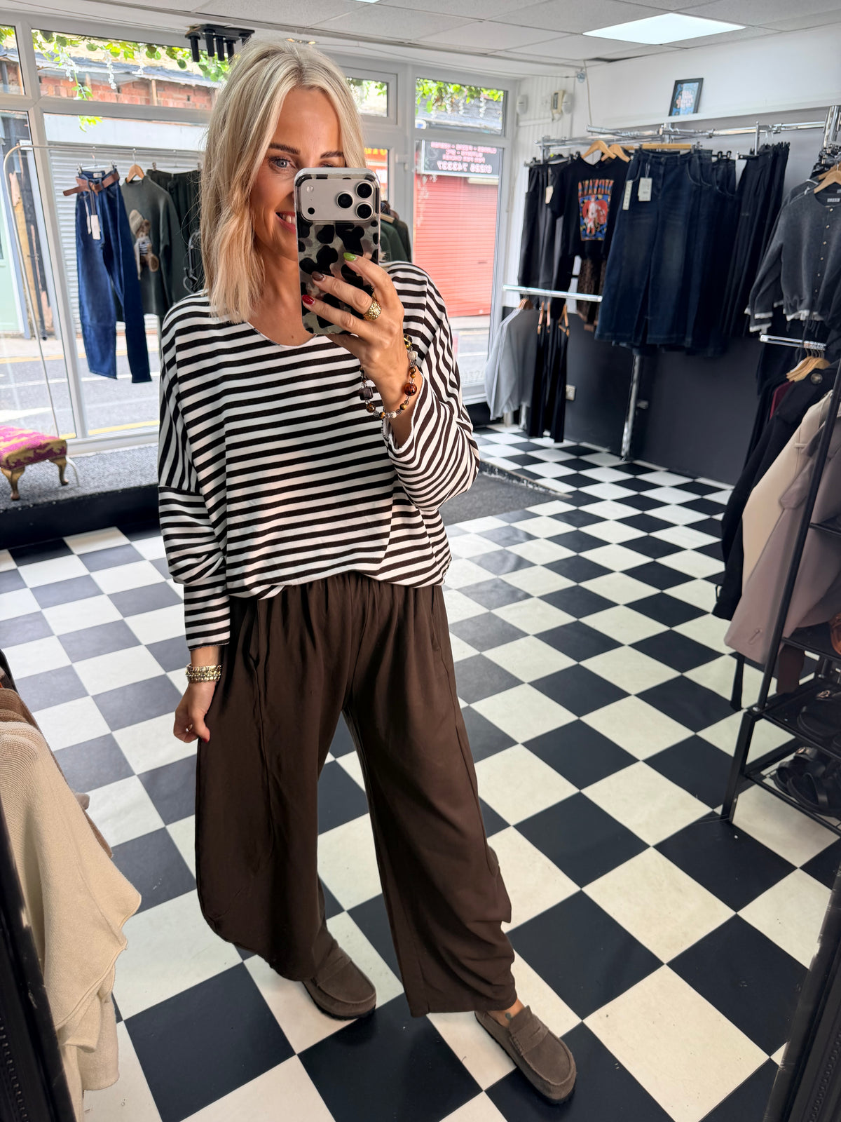 Basic Stripe - White and chocolate