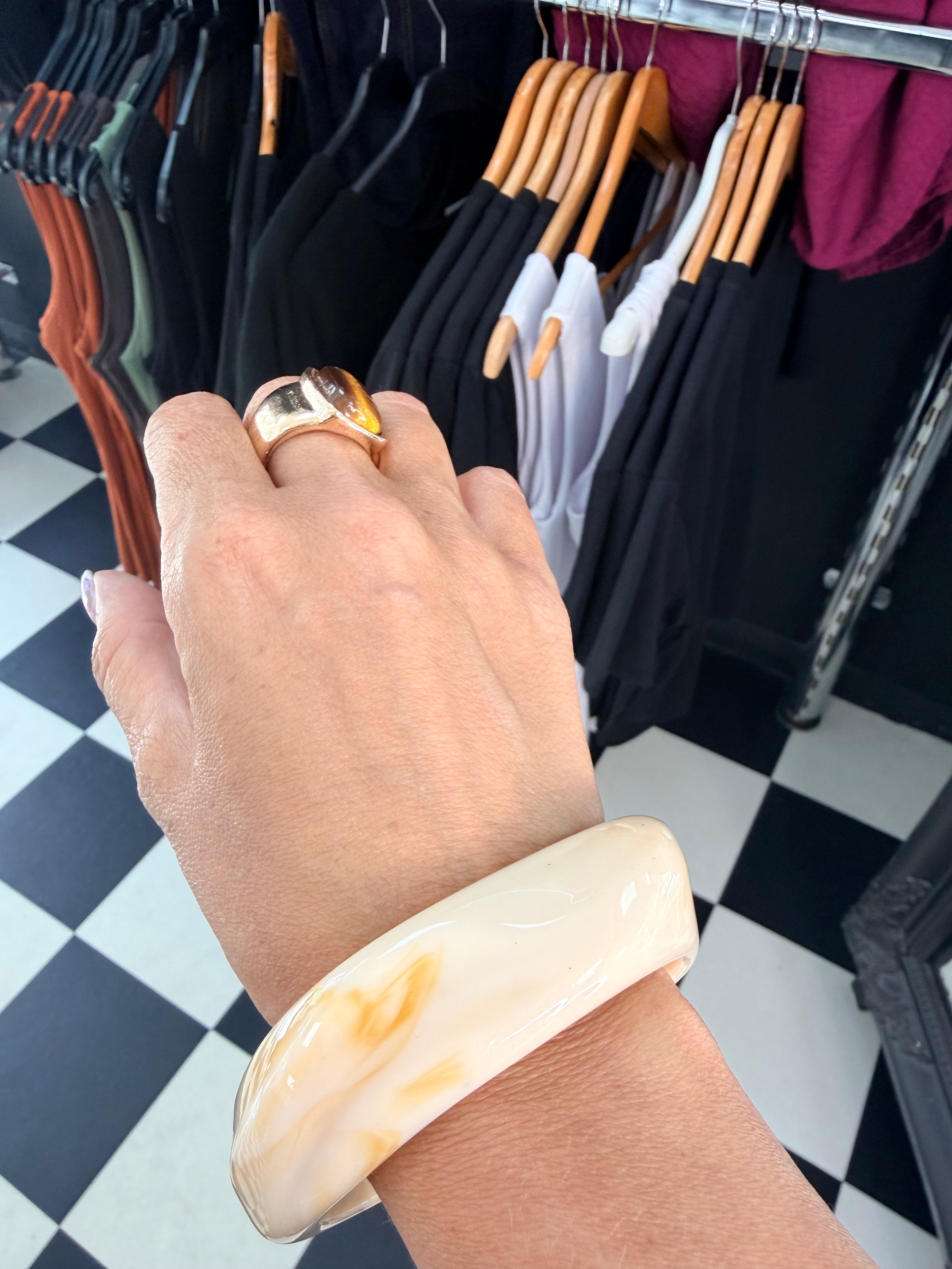 Wavy Bangle Cream