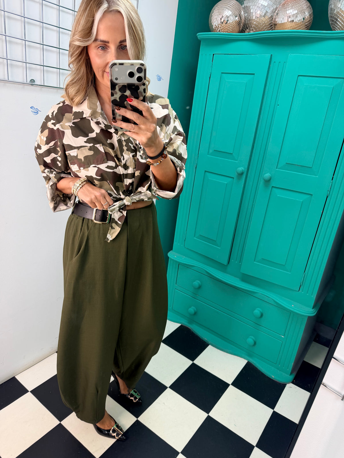 The Harper Half Belt Barrel Trousers Khaki
