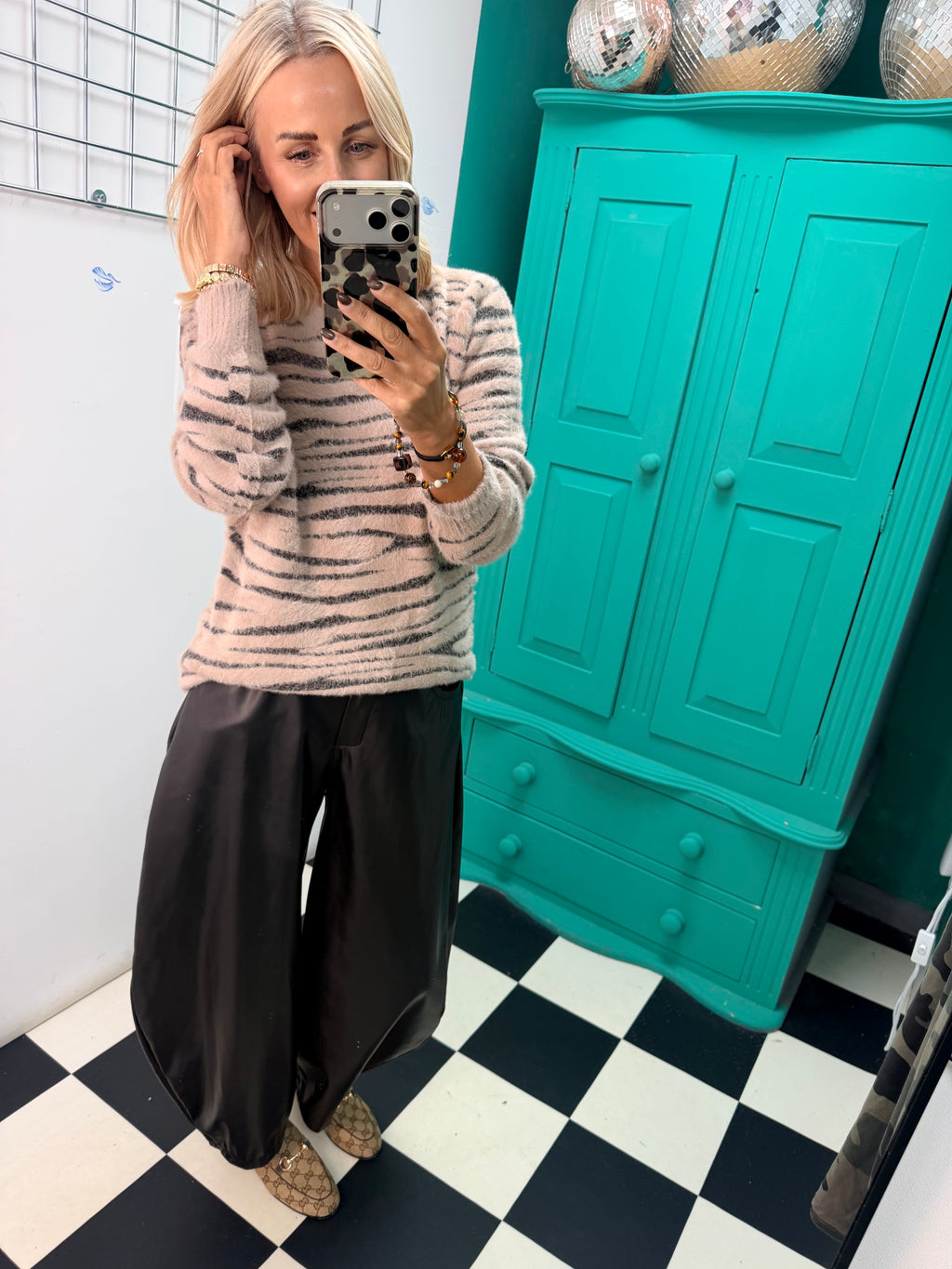 Soft touch Zebra jumper Taupe Special buy