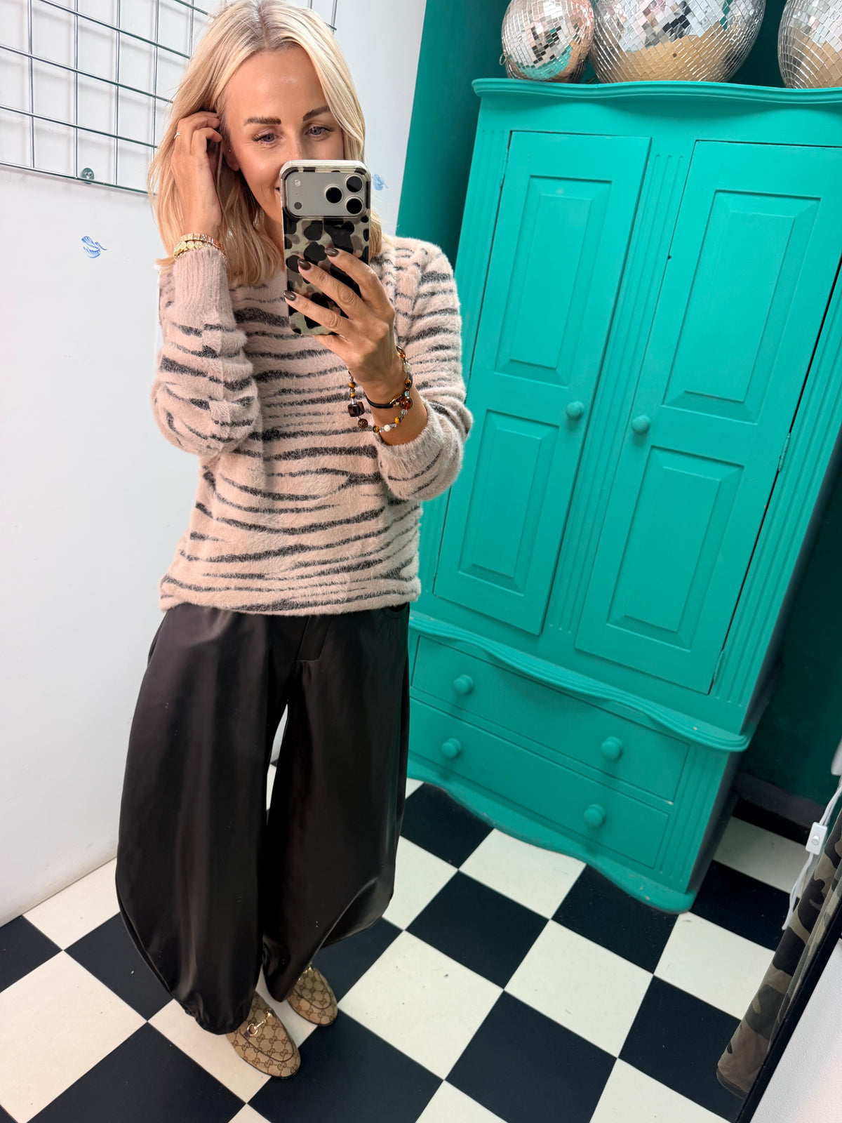 Soft touch Zebra jumper Taupe Special buy