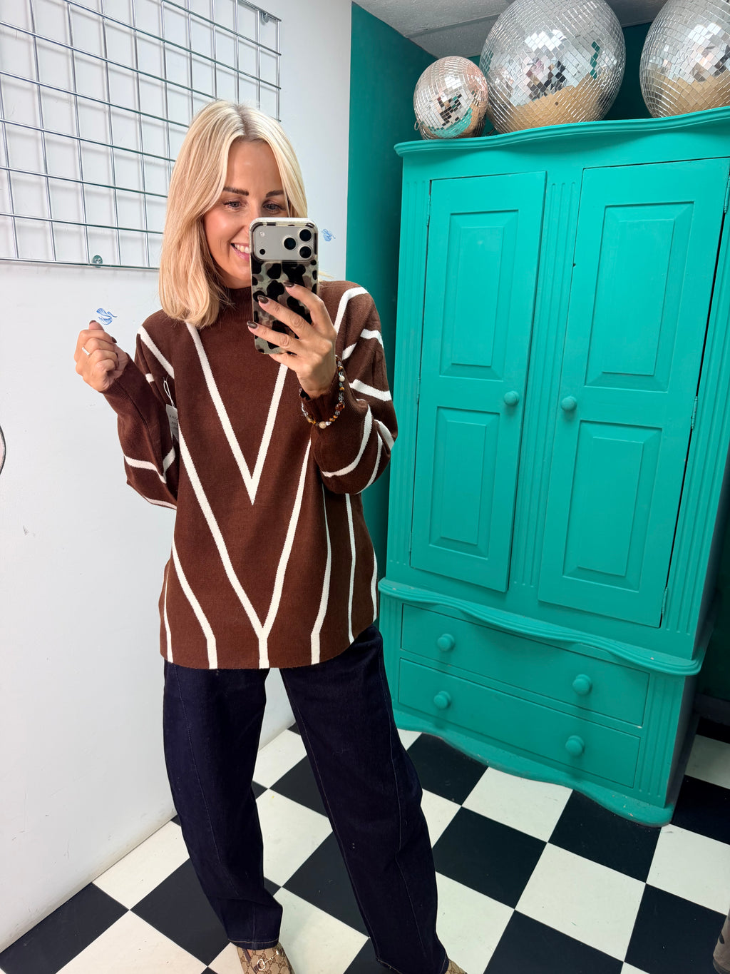 Turtle Neck Jumper V design Chocolate special buy