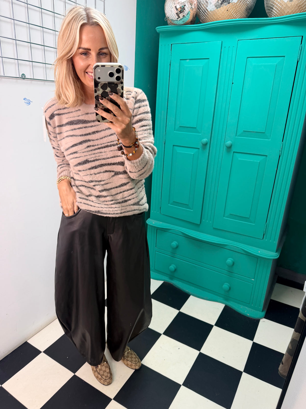 Soft touch Zebra jumper Taupe Special buy