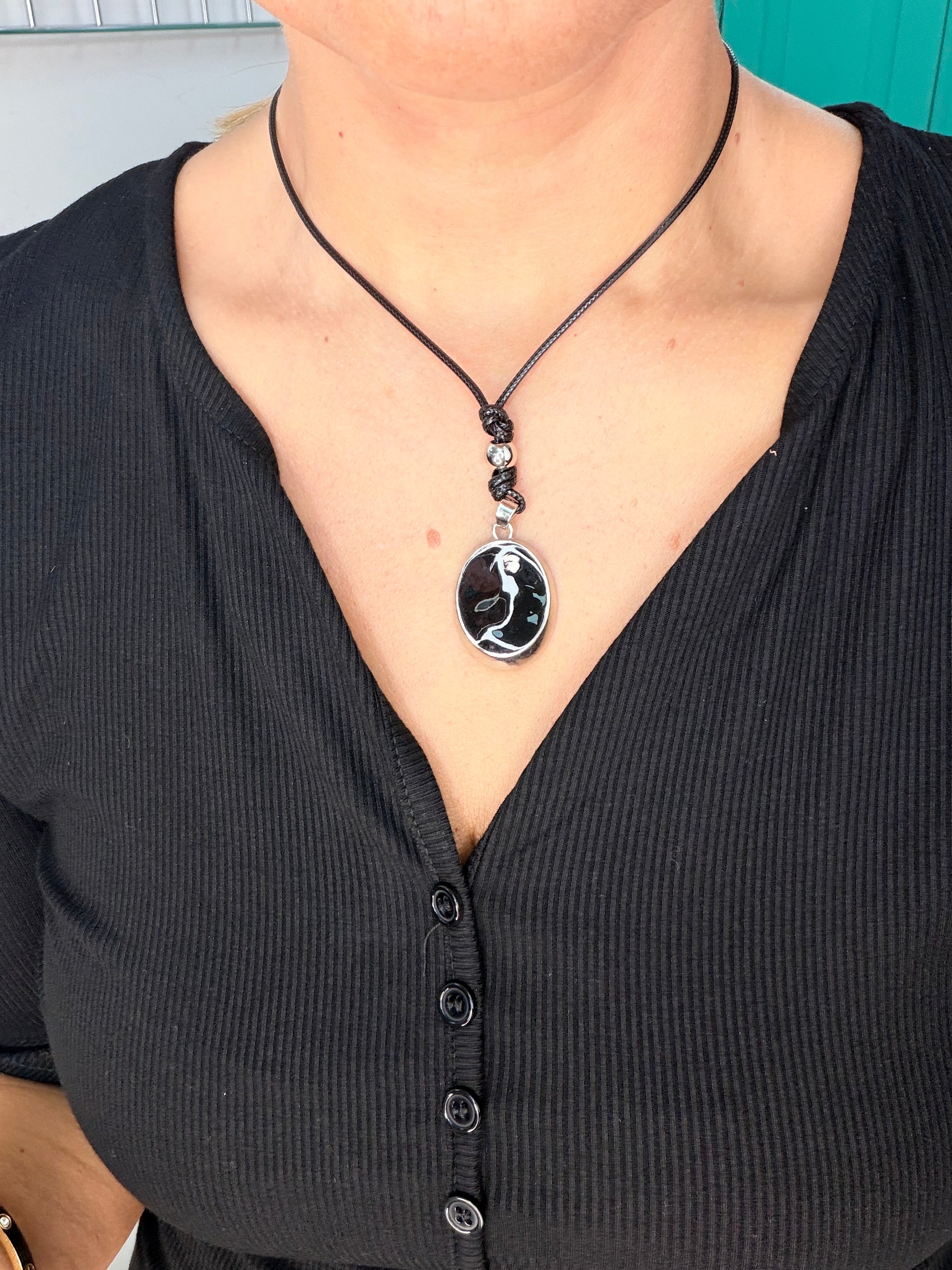 Lace Pendent Black