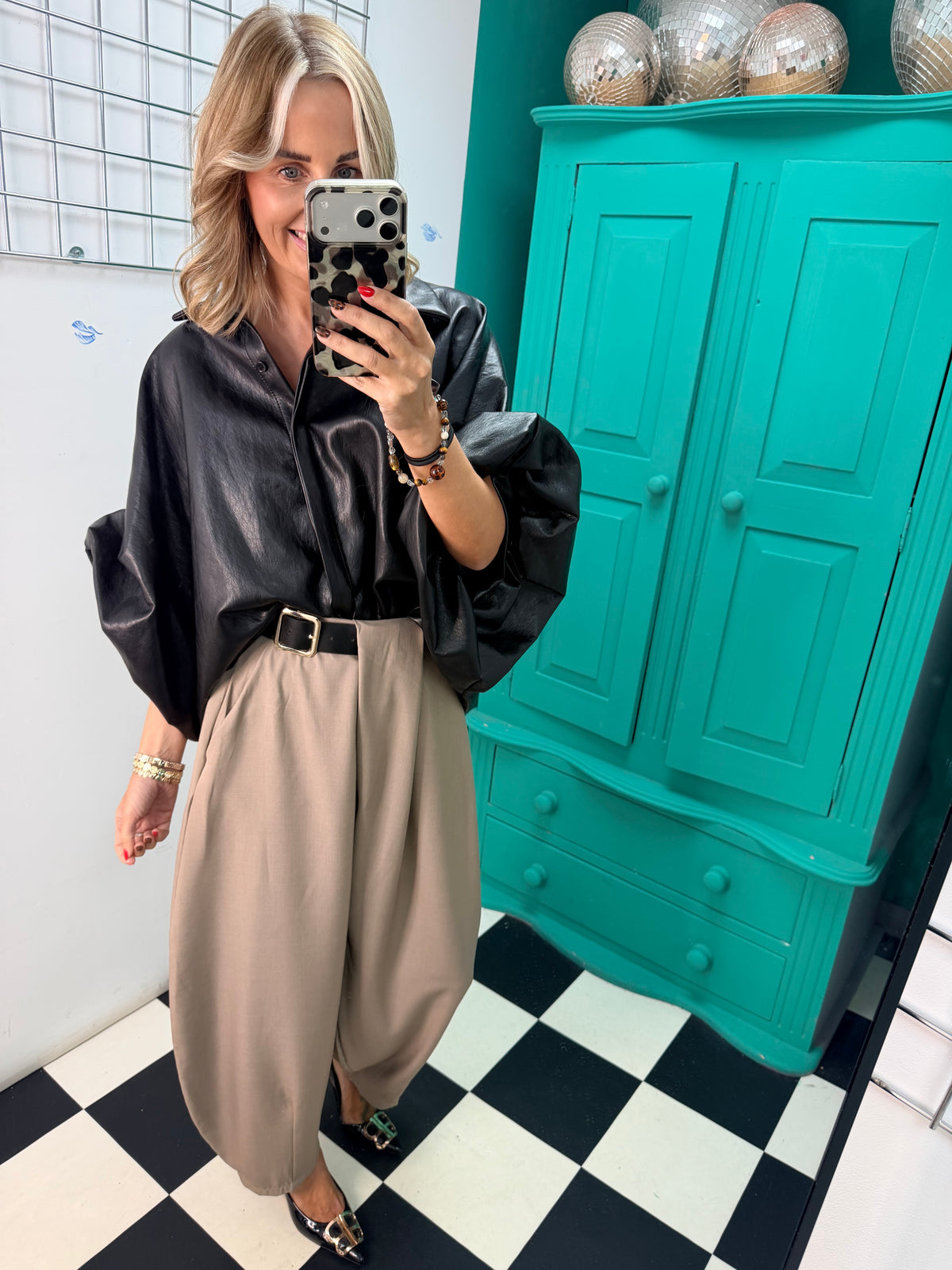 The Harper Half Belt Barrel Trousers Taupe